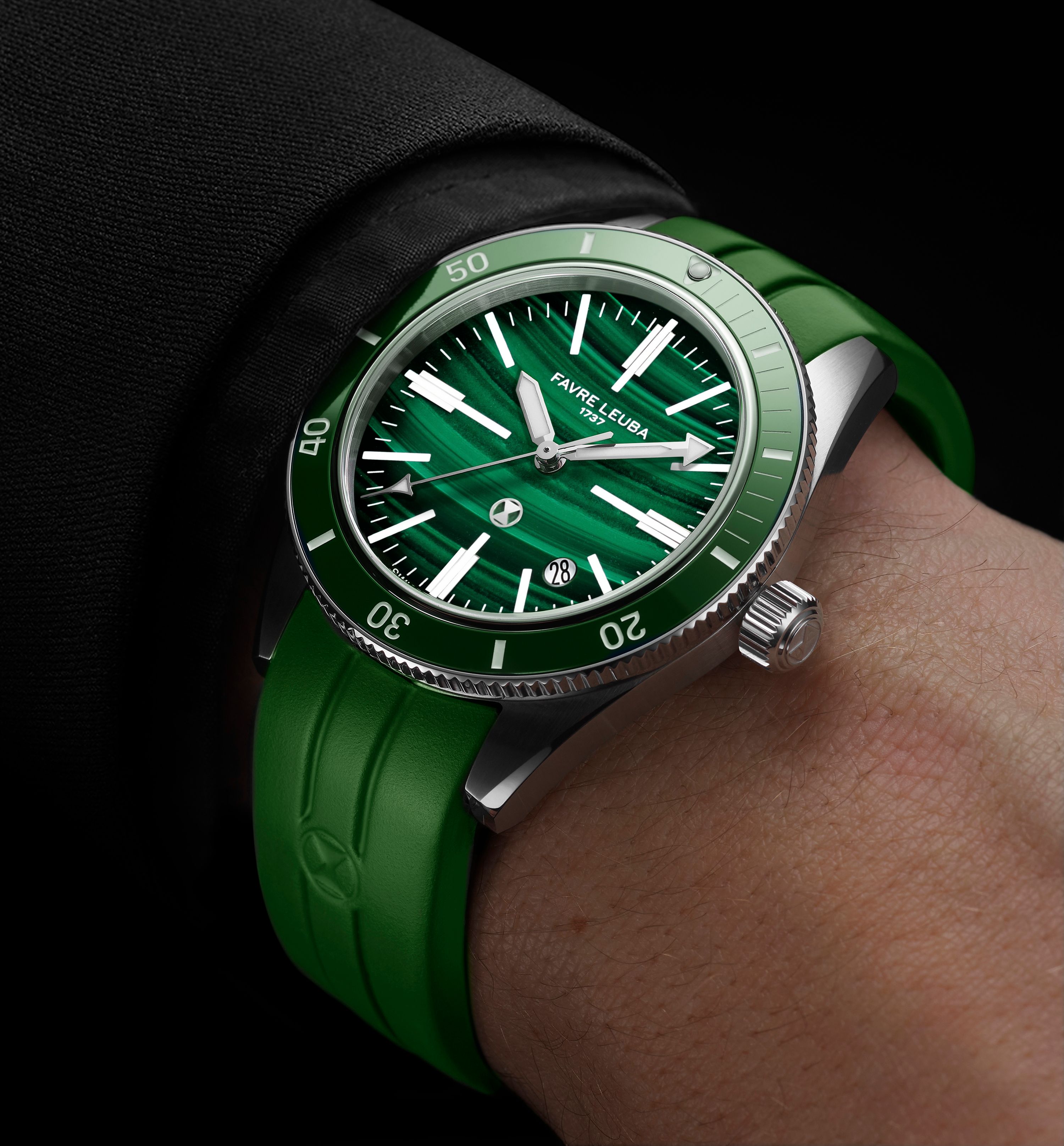 00.20308.101.02.302_Lifestyle copy 2.jpg