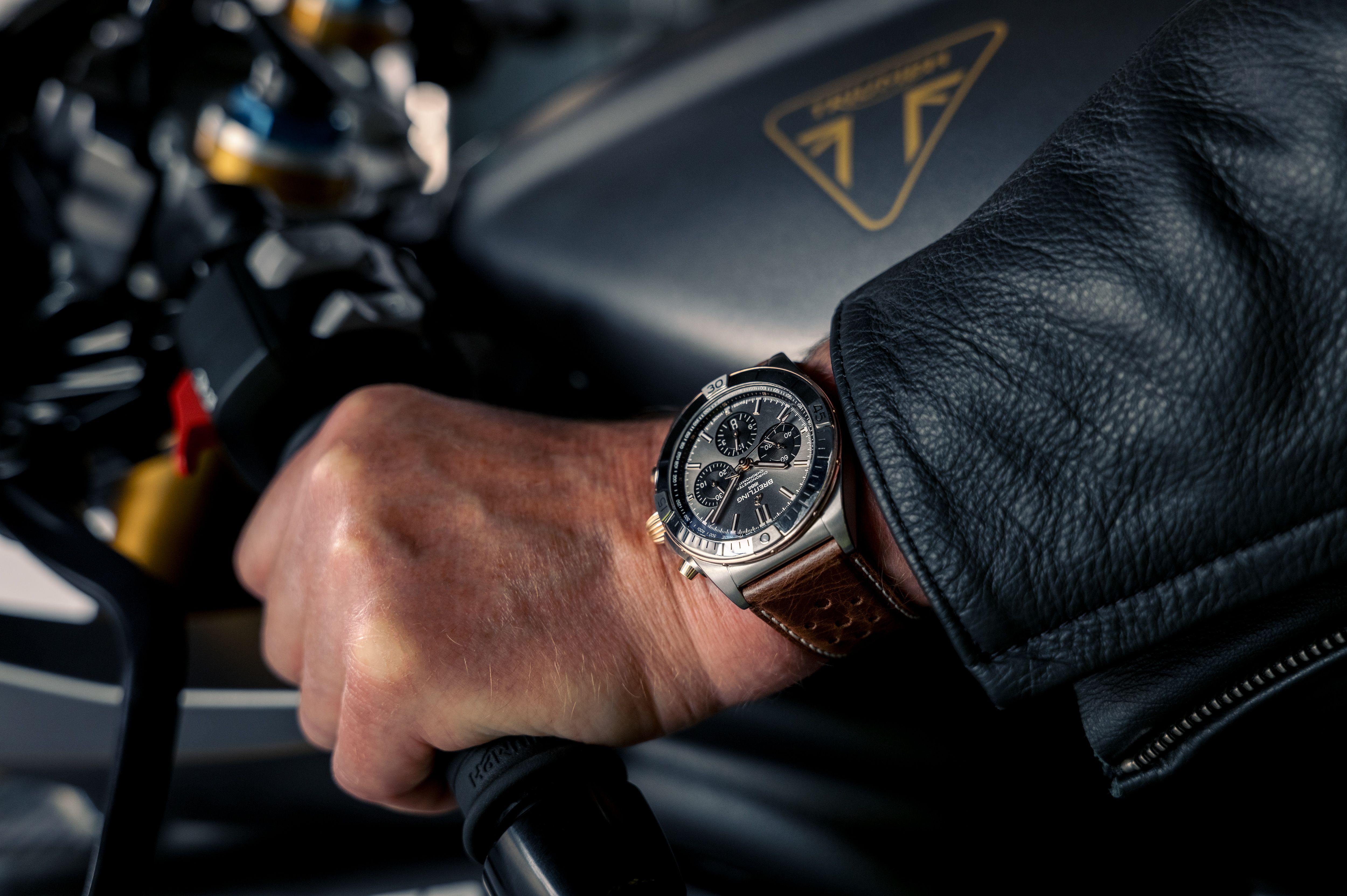 02_Breitling Chronomat B01 42 Triumph_Ref. TB0134101M1X1_RGB.jpg