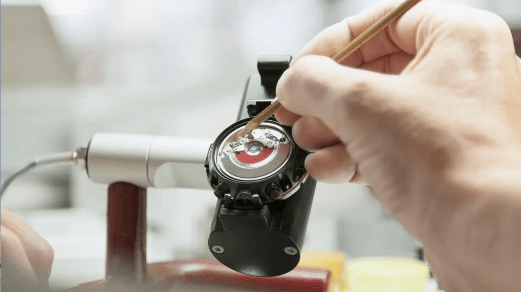 2002 In 2002, the Red Rotor becomes Oris’s registered trademark. It symbolises Oris’s philosophy_ to produce high-quality, Swiss Made mechanical watches with real-world functions at accessible prices..png