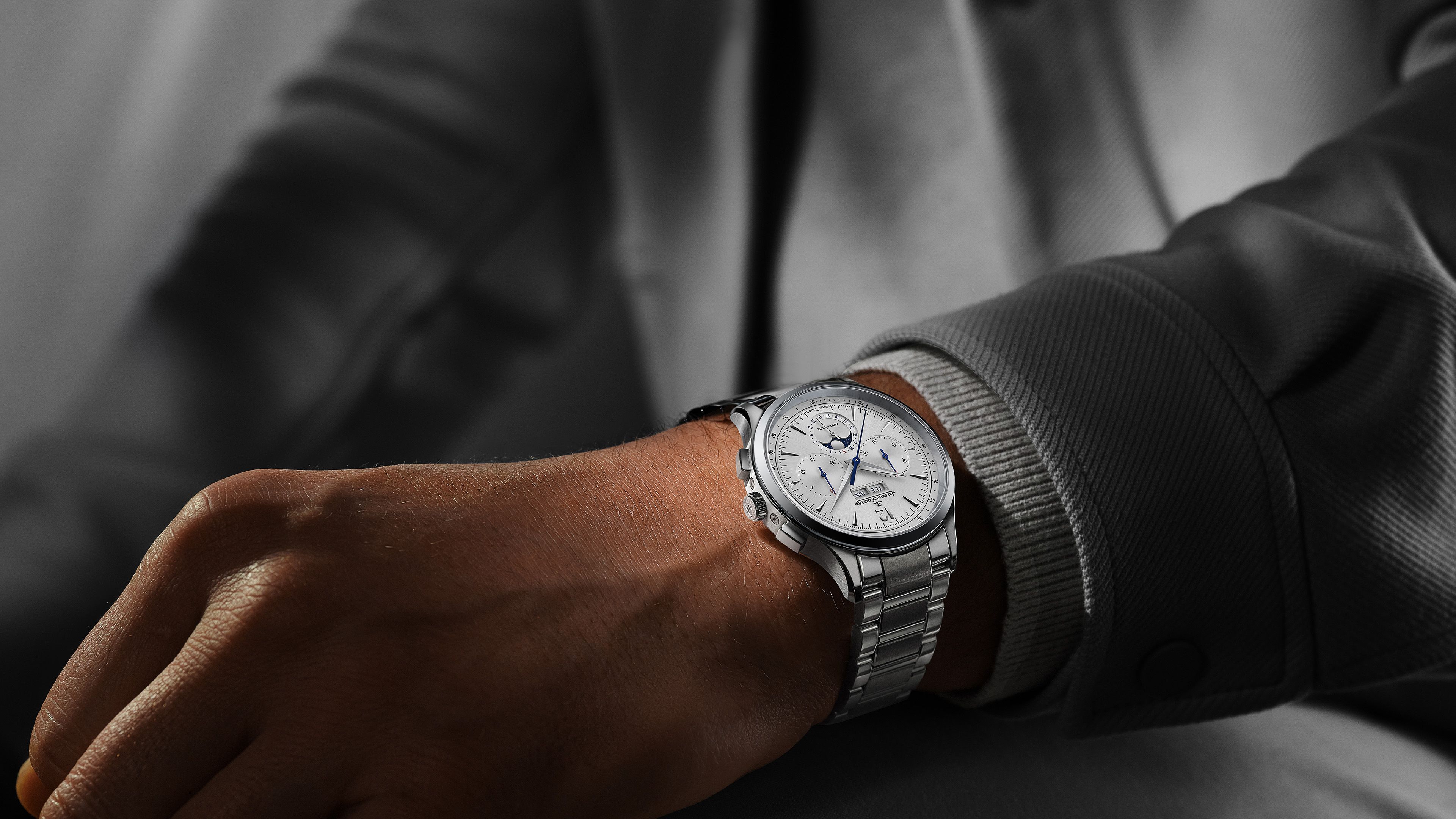 2022-fathers-day-master-control-chronograph-calendar-wristshot-1-16.9-300dpi (1).jpg