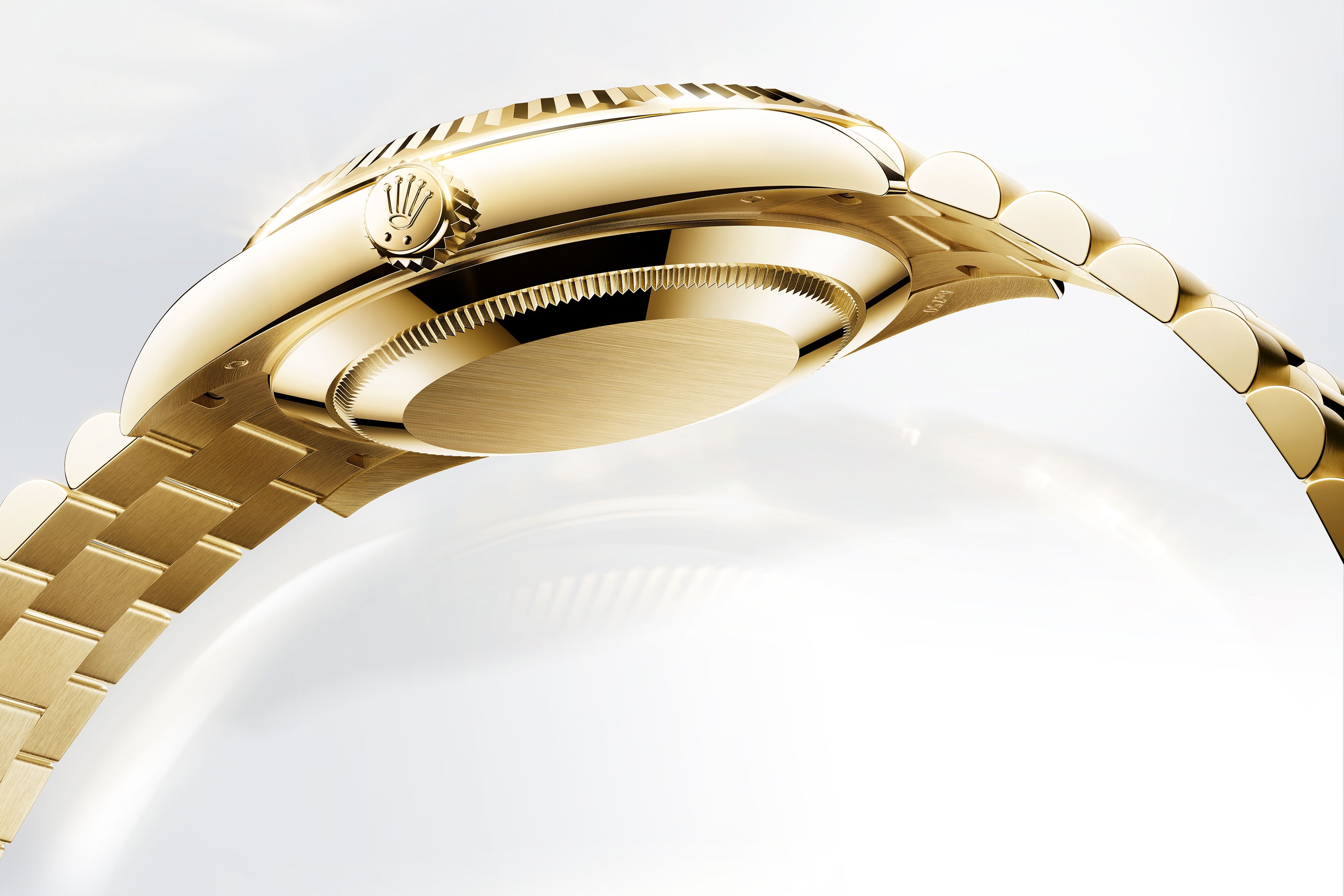 2023-watchmaking-features-yellow-gold-still_ooh_master_rgb (1).jpg