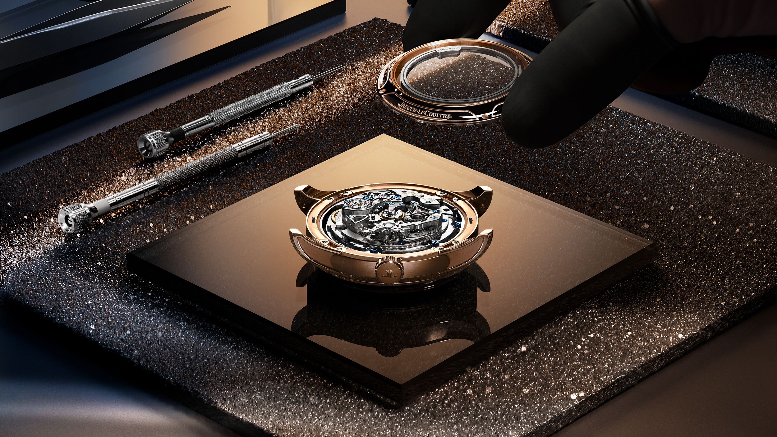 2025_q5262480_master_ha_savoirfaire1_srgb_16_9.jpg