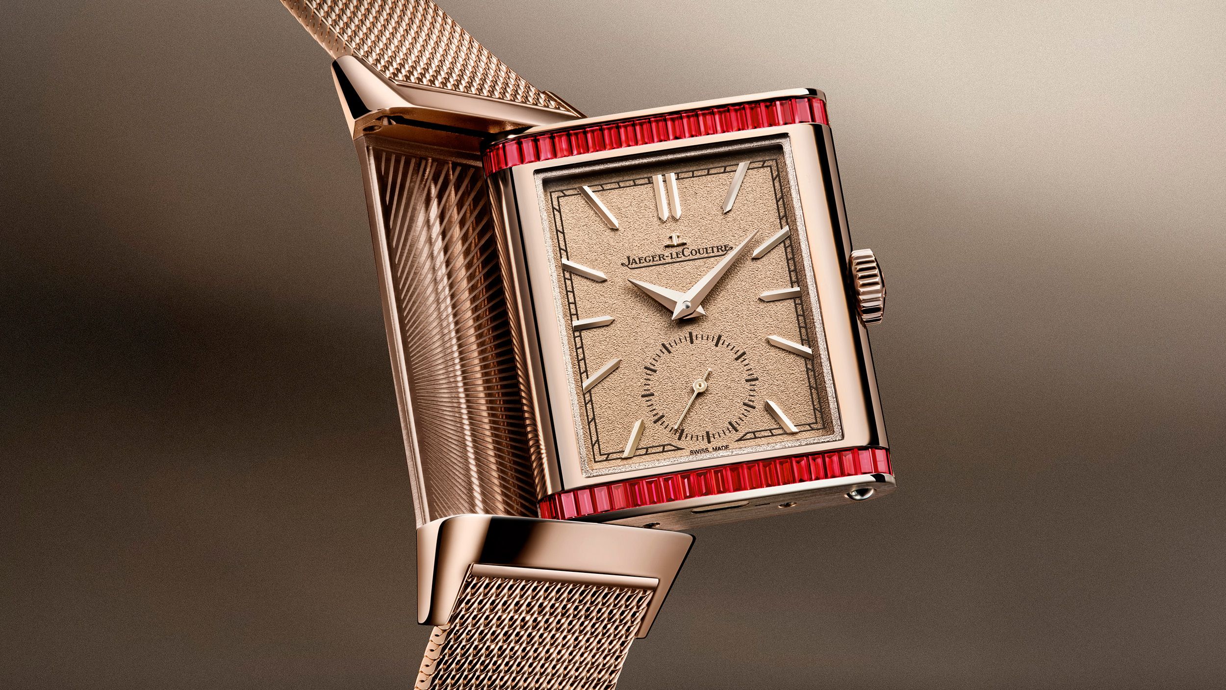 2026_relaunch_reverso_cocktail_q713211j_closeup_srgb_16-9.jpg