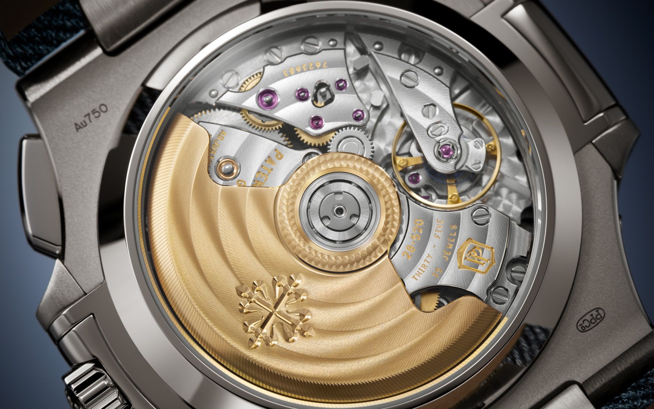 Self-winding mechanical movement caliber CH 28 520 − C/522