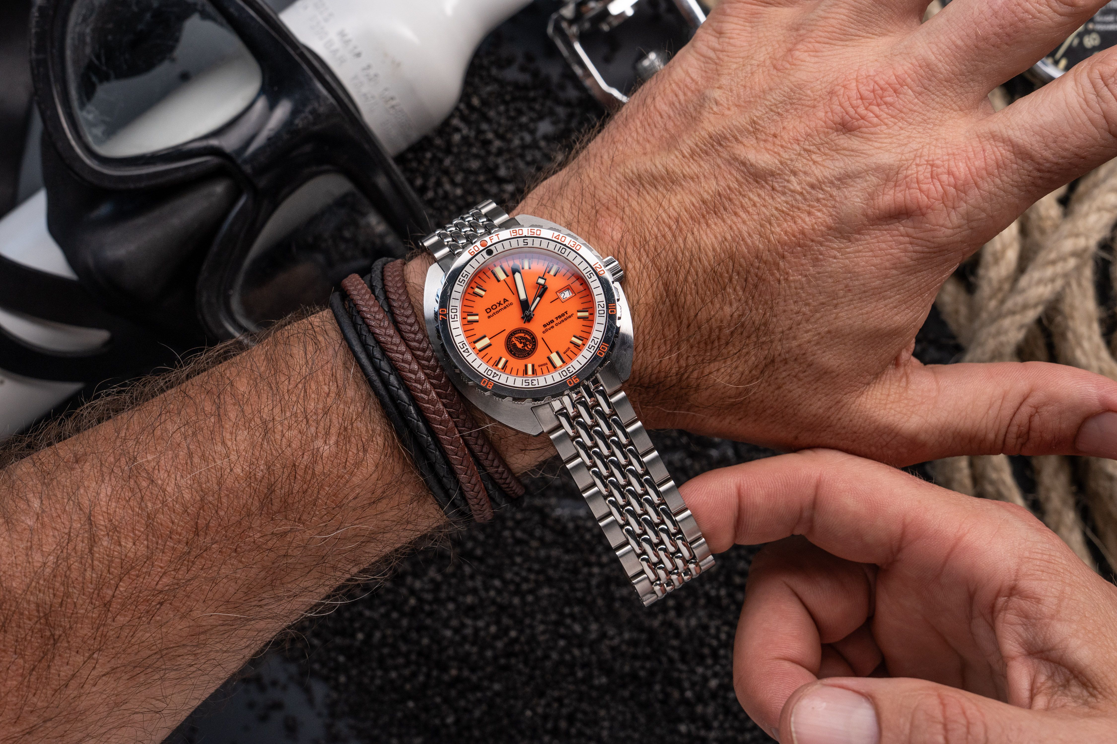 DOXA_SUB_750T_Clive_Cussler_lifestyle_picture_full_hd_14.jpg