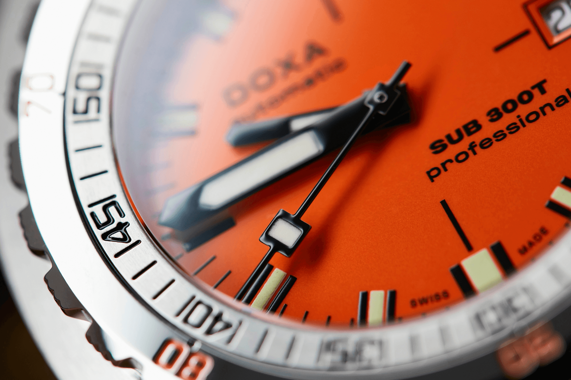 DOXA-Sub 300T-Orange-1361.png
