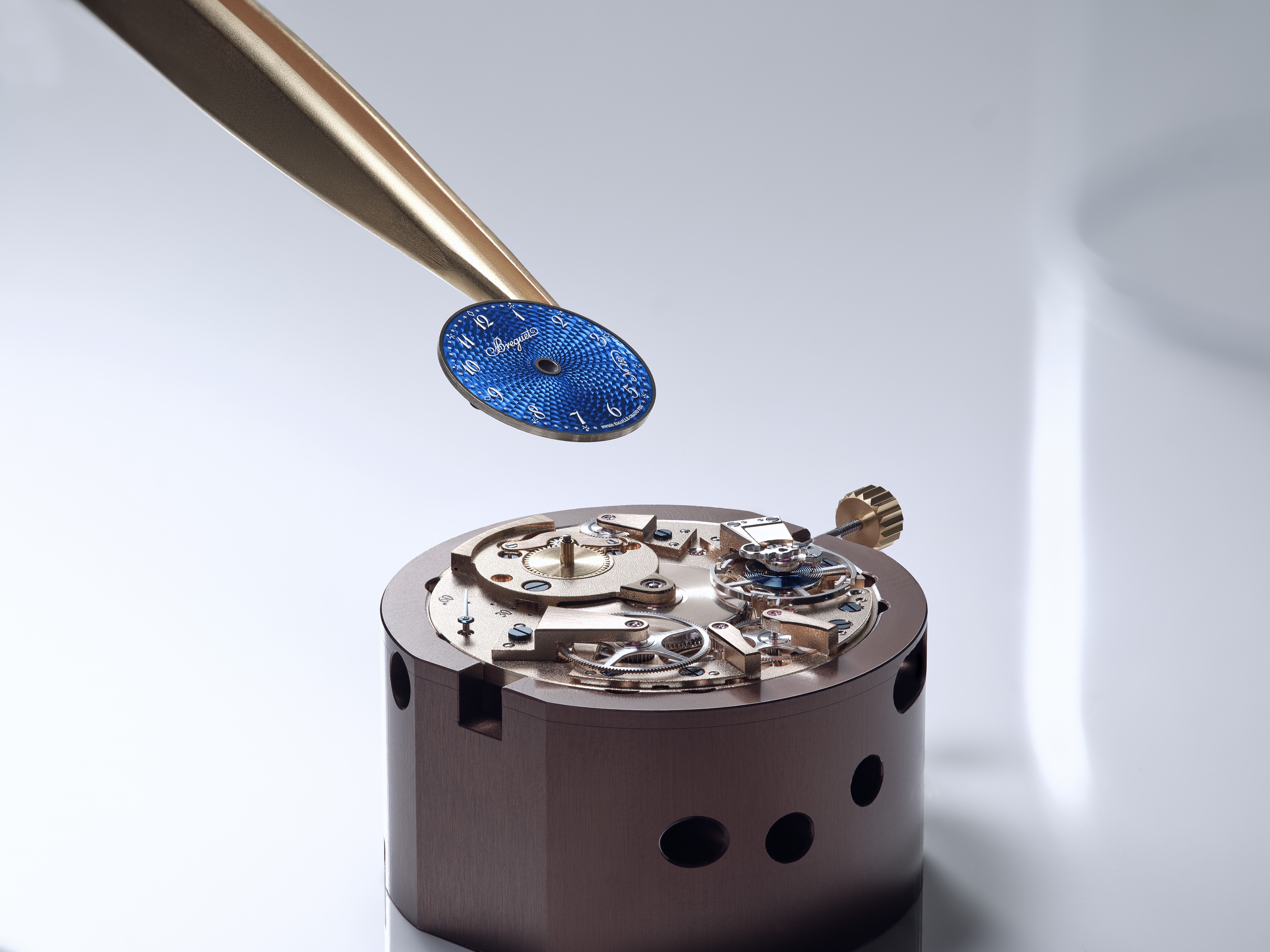 EMBARGO 16.05.25_2.30PM CET_Breguet Tradition 7035_Dial fitting.jpg