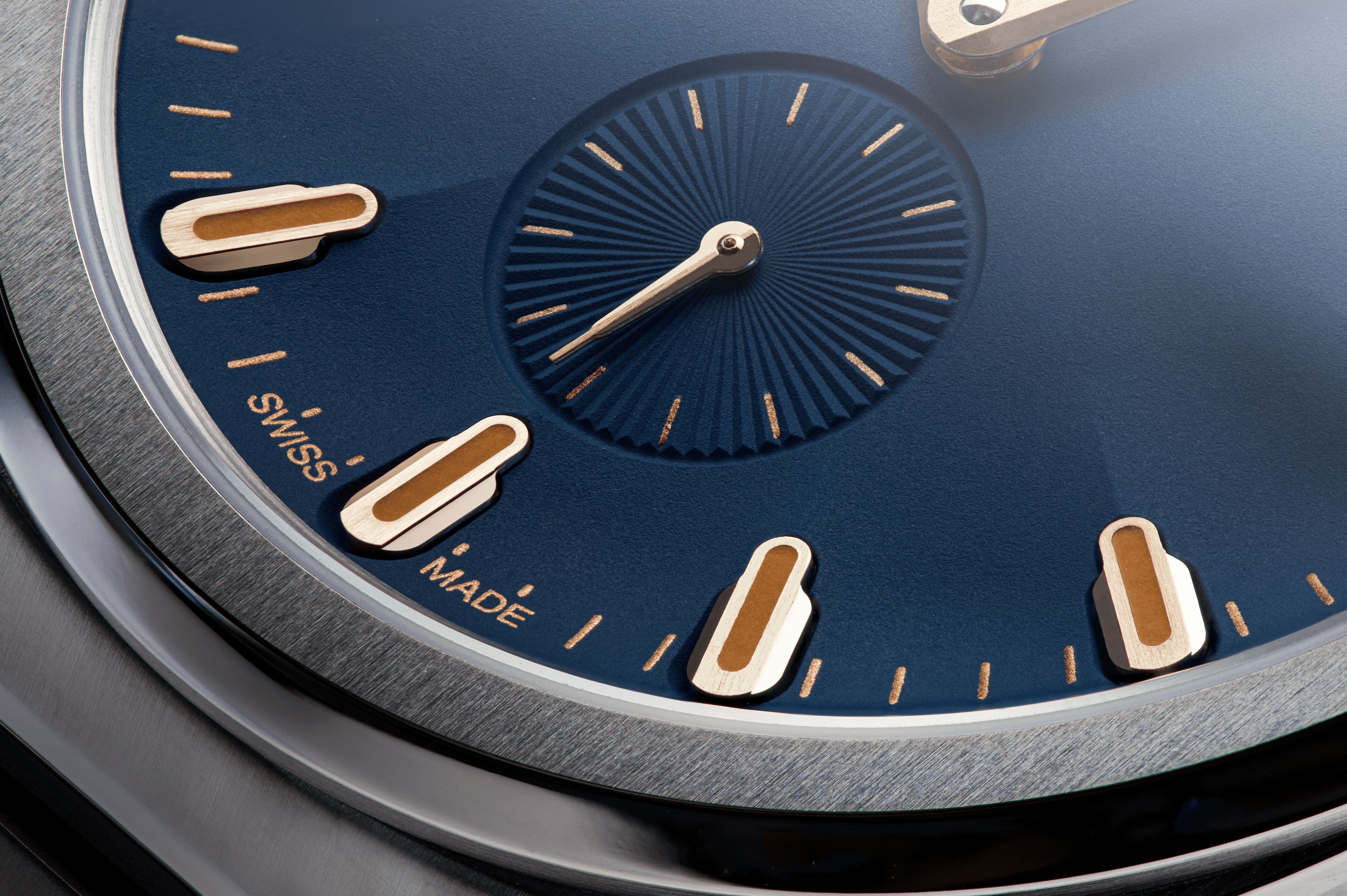 Formex Aria Manufacture Chronometer 40 mm - Denso Blue Dial Close Up 2.png