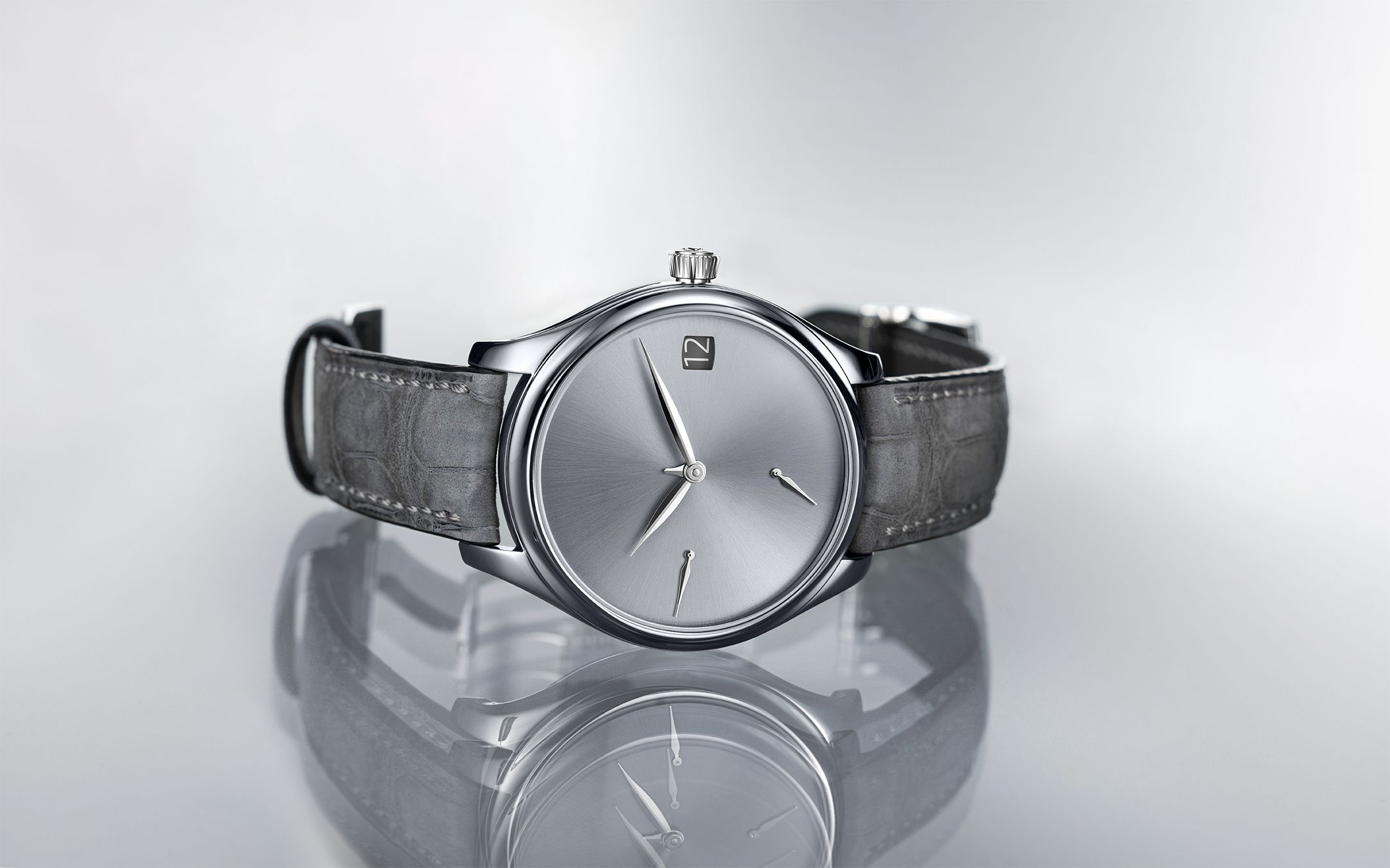 HMoser_1800-2004_Endeavour_Perpetual_Calendar_Tantalum__Lifestyle_side.jpg