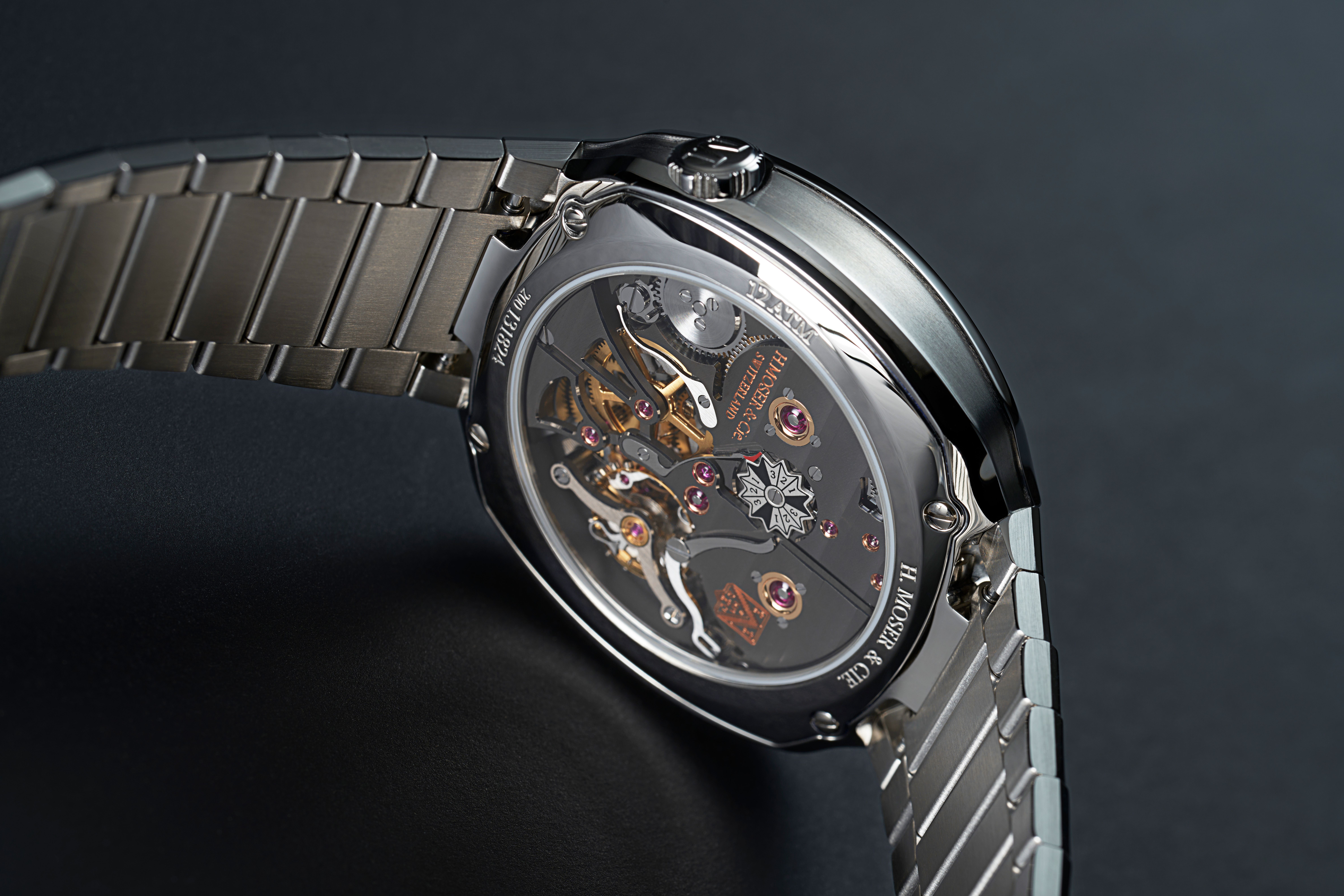 HMoser_6812-1201_Streamliner_Perpetual_Calendar_ST_SmokedSalmon__Lifestyle_caseback.jpg
