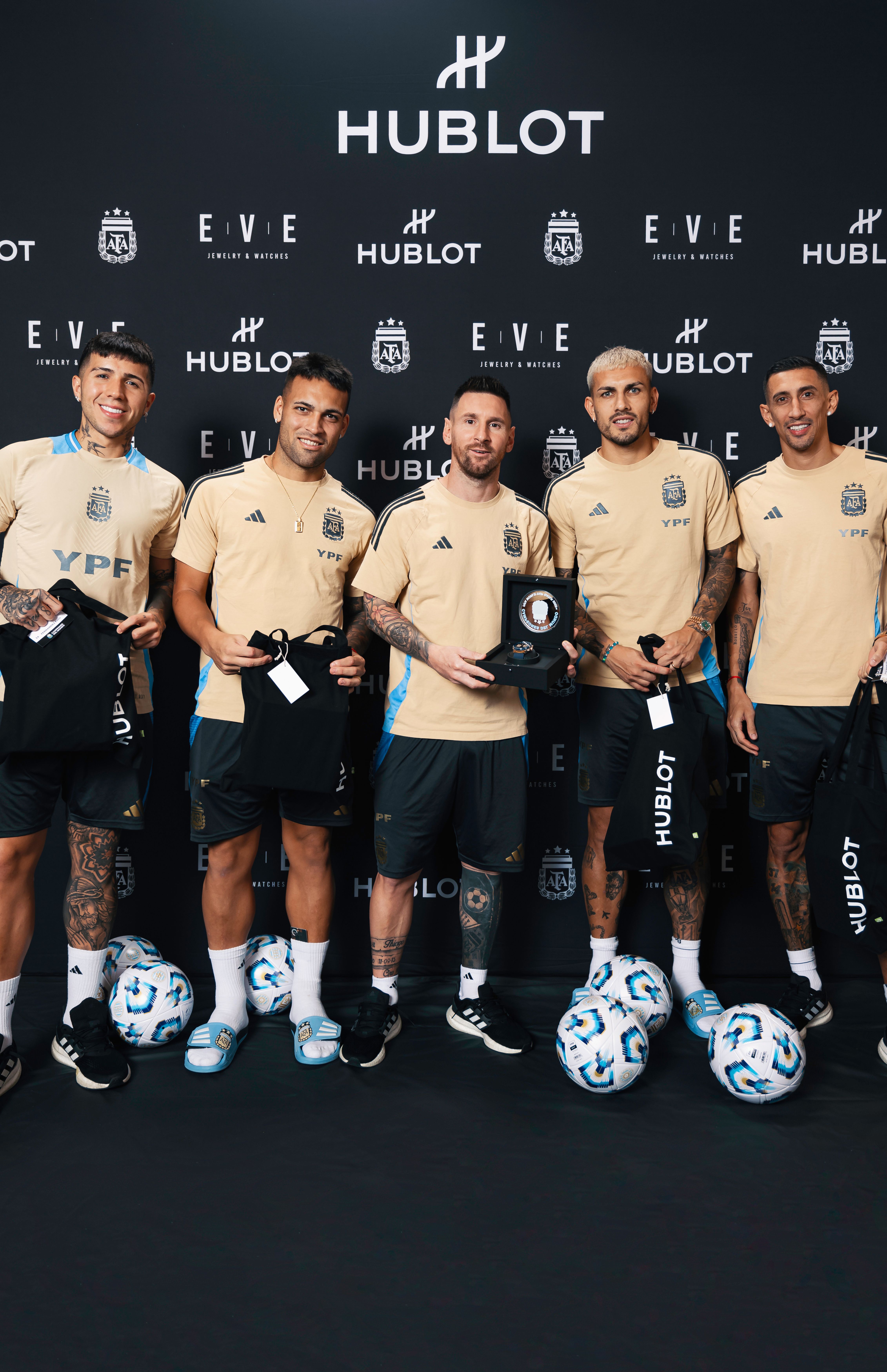 Argentina football team with the watches