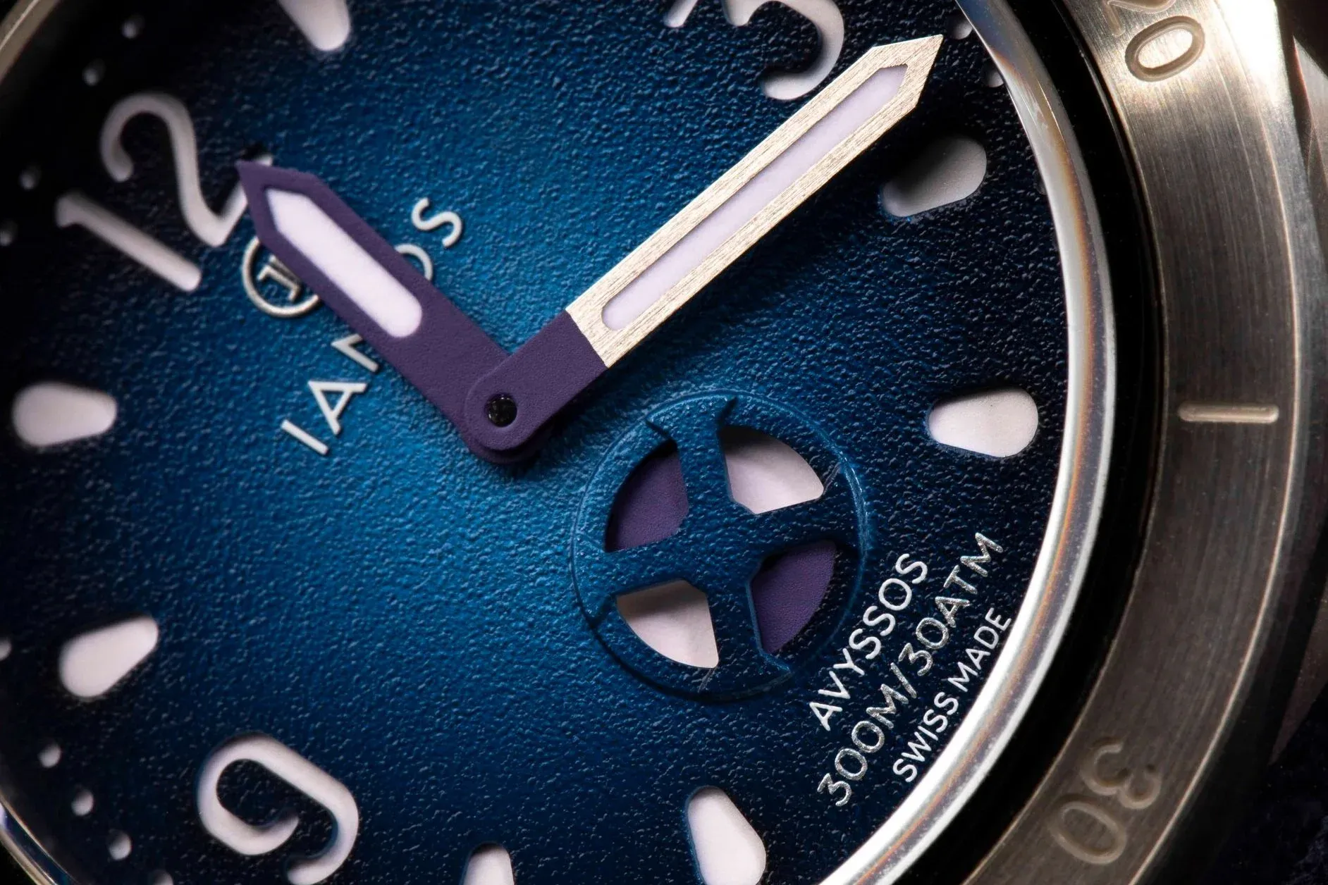 Ianos+Watches2BGreek+Watch2BDiver+Watch%2BIA02+closeup.webp
