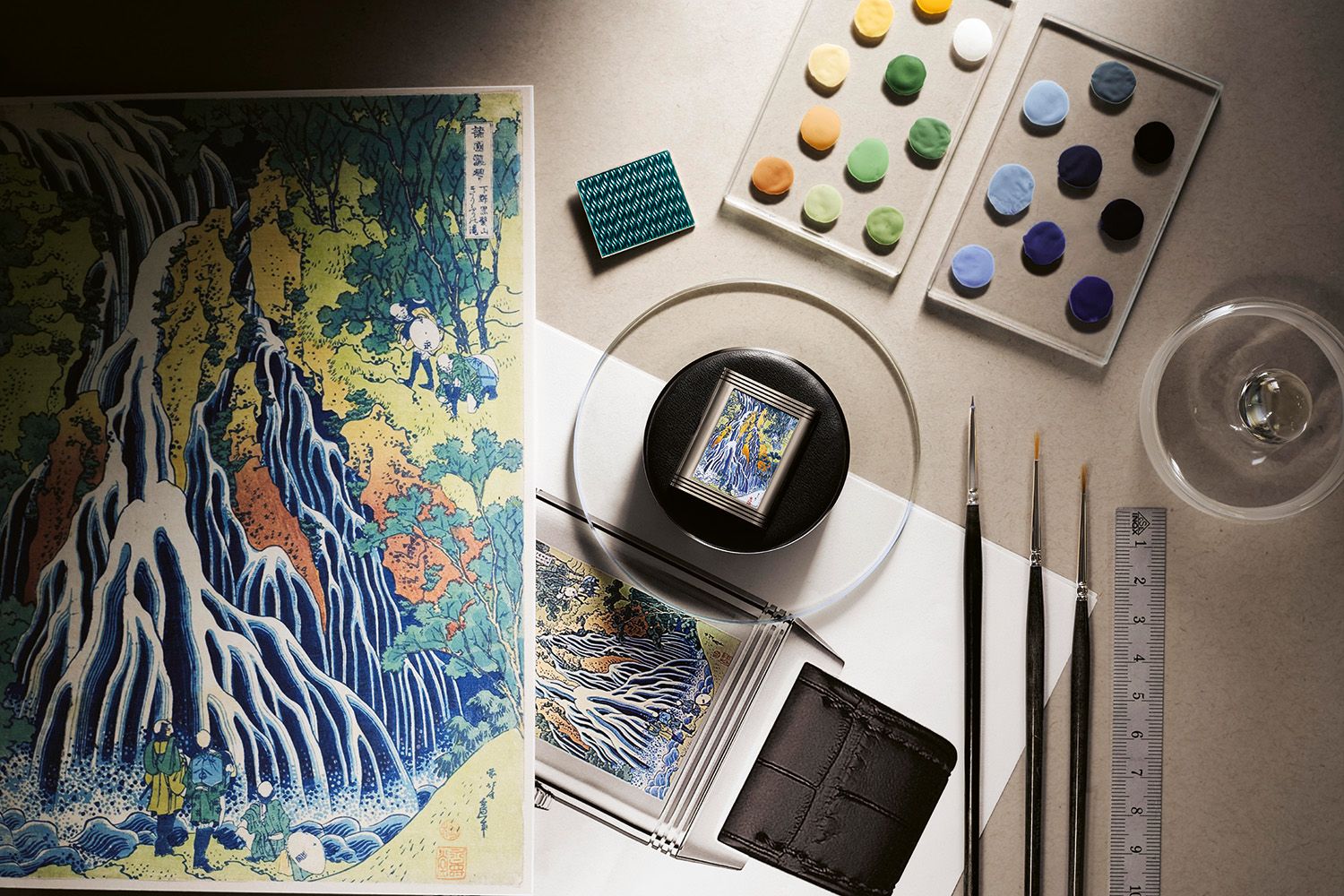 JLC_REVERSO_TRIBUTE_ENAMEL_HOKUSAI_Q39334T2_SAVOIR-FAIRE.jpg