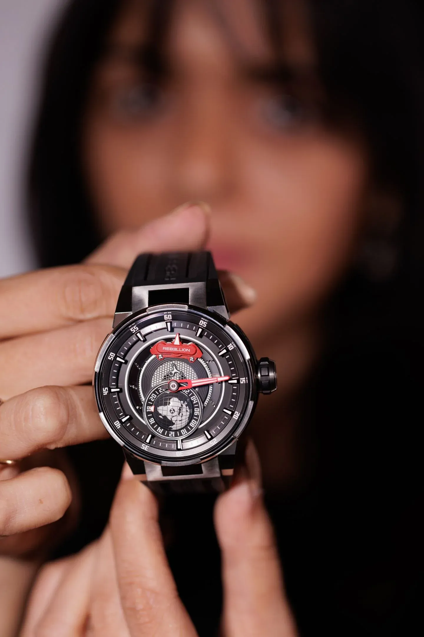 The watch can track two time zones simultaneously with its GMT function