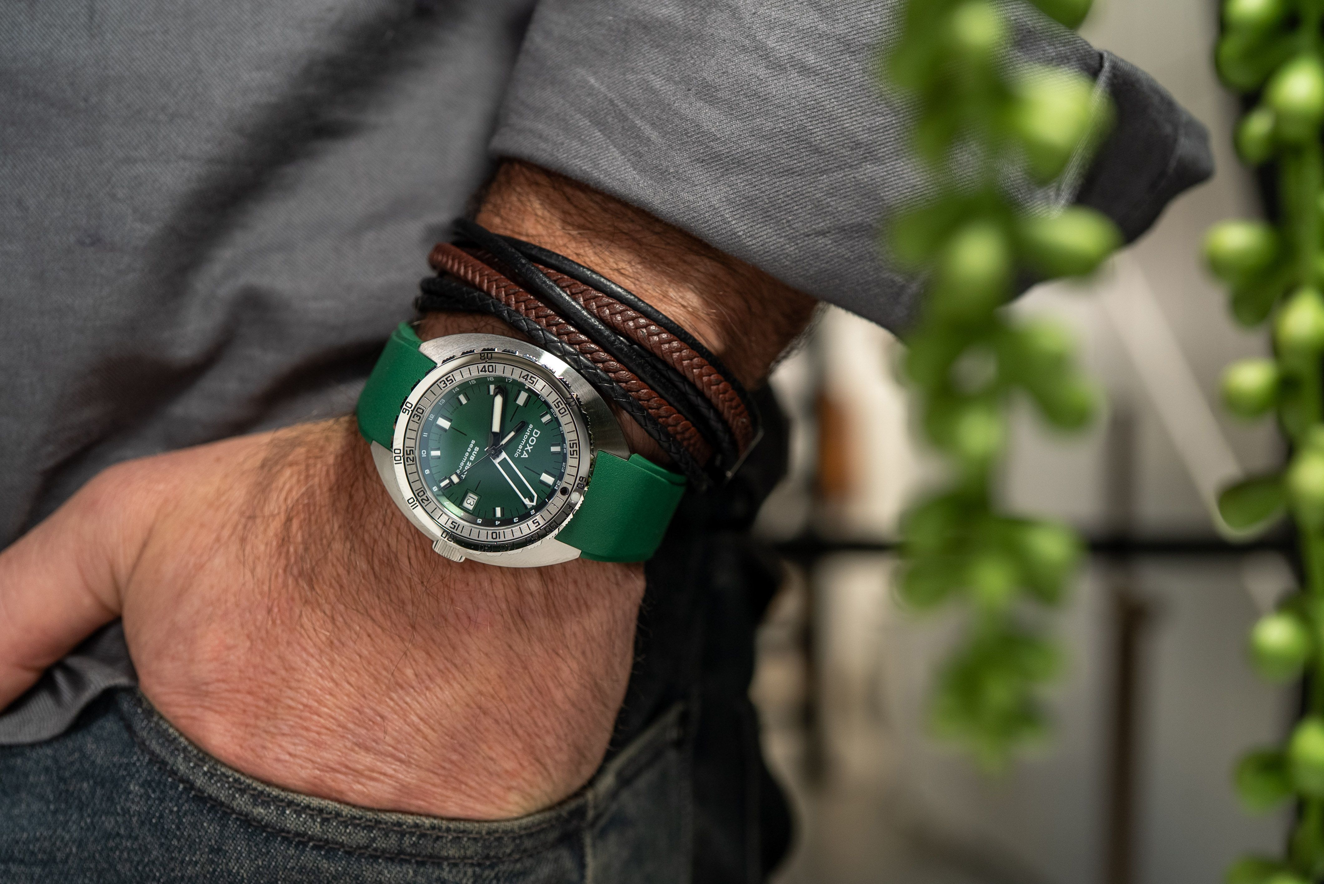 SUB_250T_GMT_Lifestyle_27.jpg
