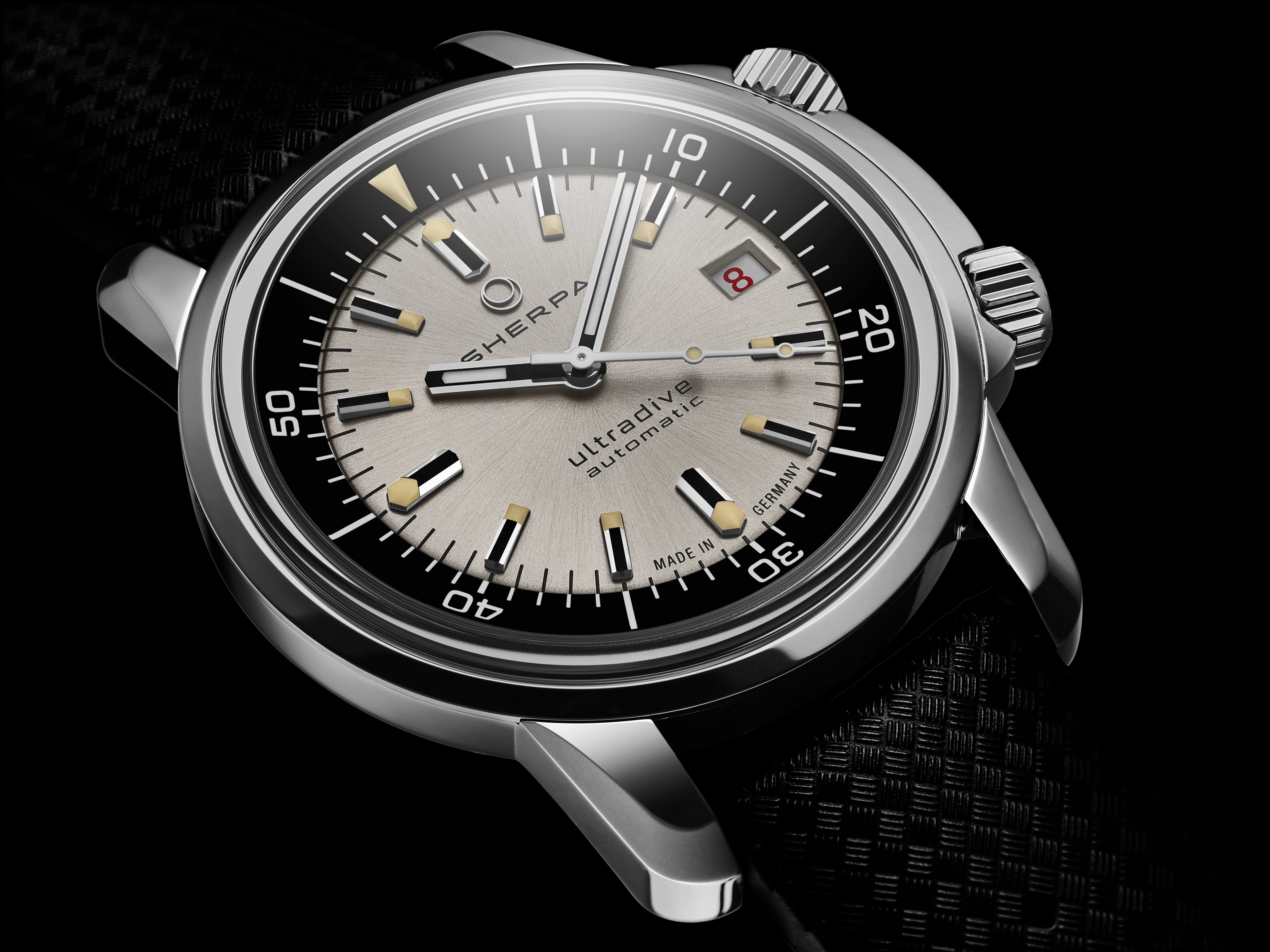 Sherpa Ultradive Moon Tuxedo AMB01.jpg