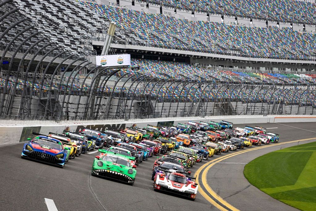 THE 61-CAR GRID LINE UP AT DAYTONA INTERNATIONAL SPEEDWAY, Credits, Rolex.jpg