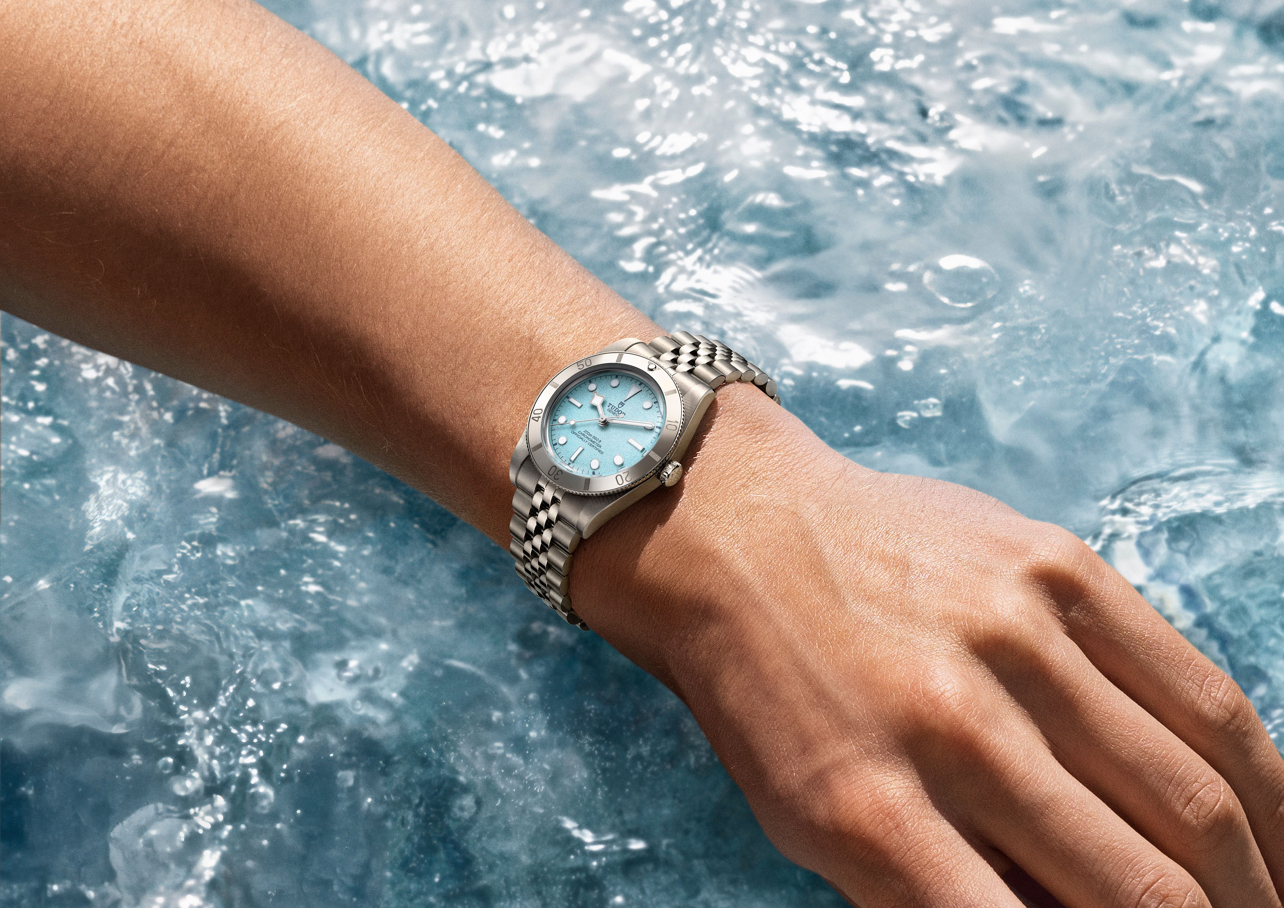 TUDOR_NP25_BlackBay54_LagoonBlue_Lifestyle_14.jpg