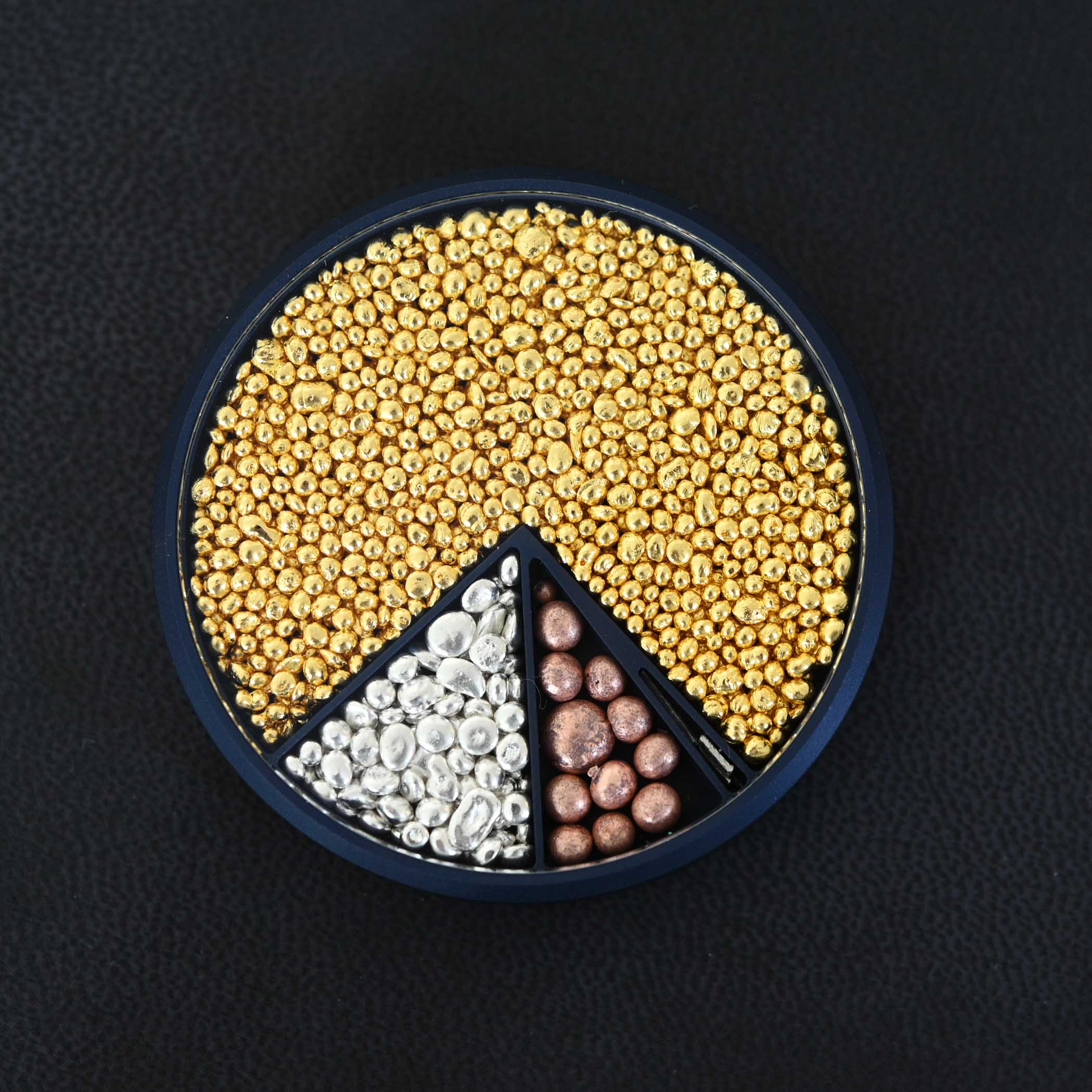 The movement’s finishing is in line with the old pocket watches, with the brass bridges and plate being finely shot-blasted, and the movement is gilded in the same shade as Breguet gold..jpg