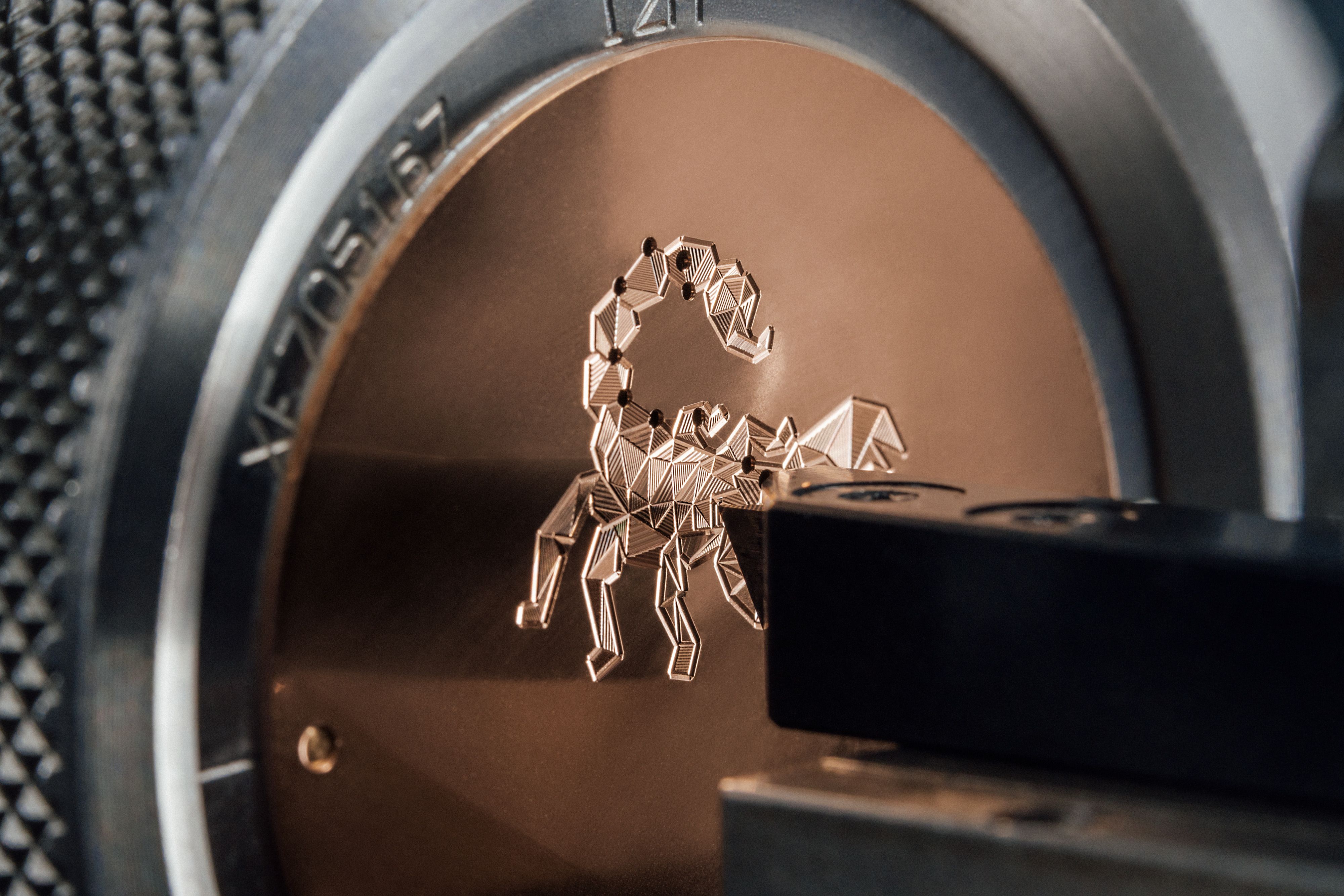 VAC_MDA_6007A_SavoirFaire_Guillochage_04_72749428.jpg