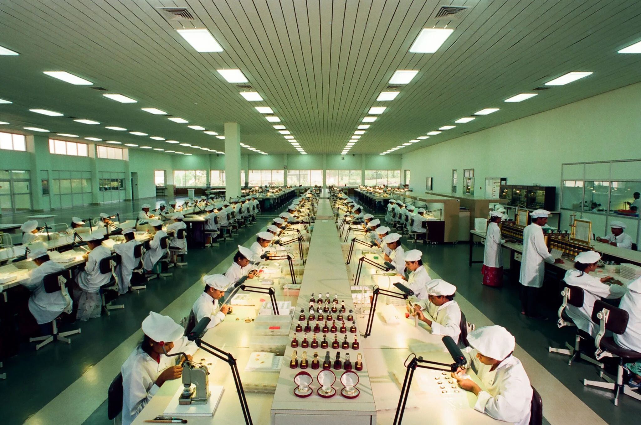 Watch-Assembly-Shop-Floor-Dec-1988-2048x1357.jpg