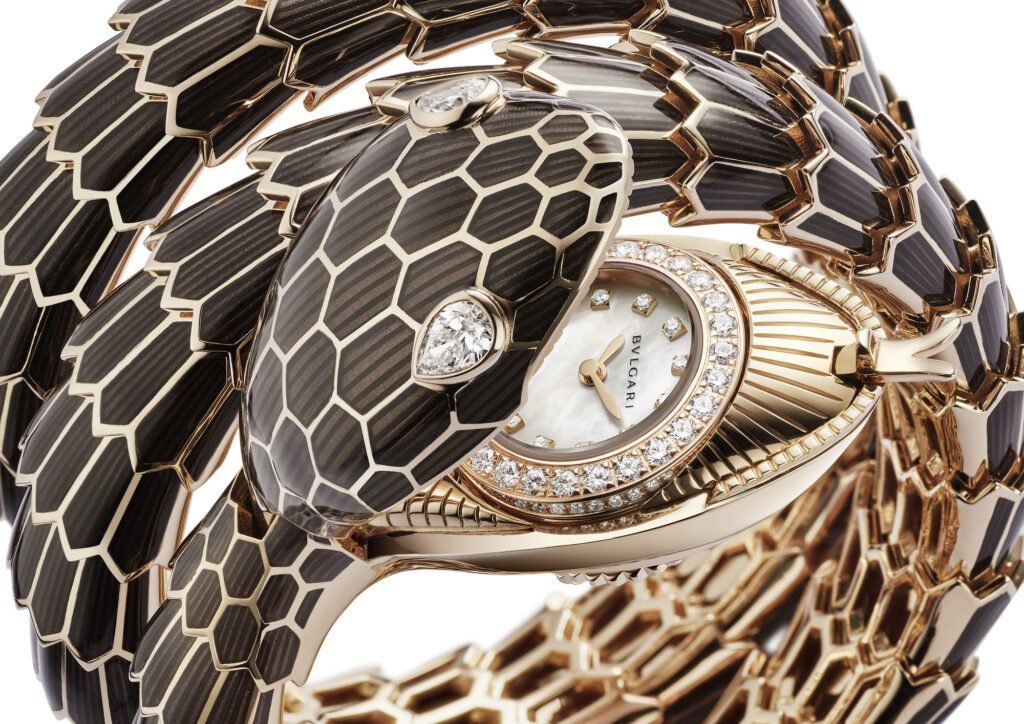 Serpenti Misteriosi's head opens Watch | The Hour Markers