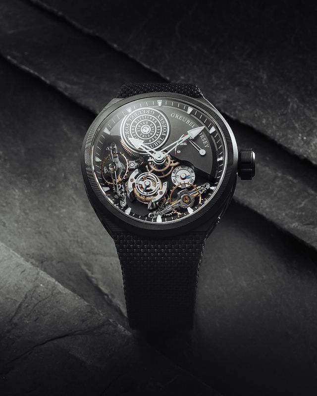 The carbon mastery in Greubel Forsey Double Balancier Convexe meets exceptional precision