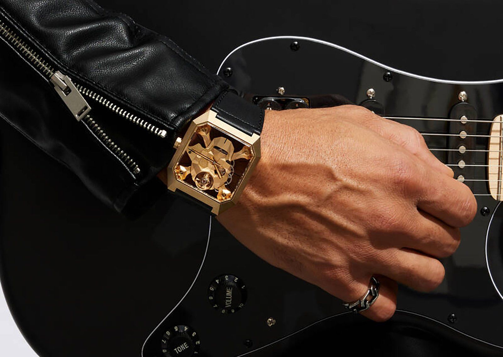 Watches And Wonders 2023: Bell & Ross: The BR01 Cyber Skull in Bronze Flirts With The Fascination Of Death