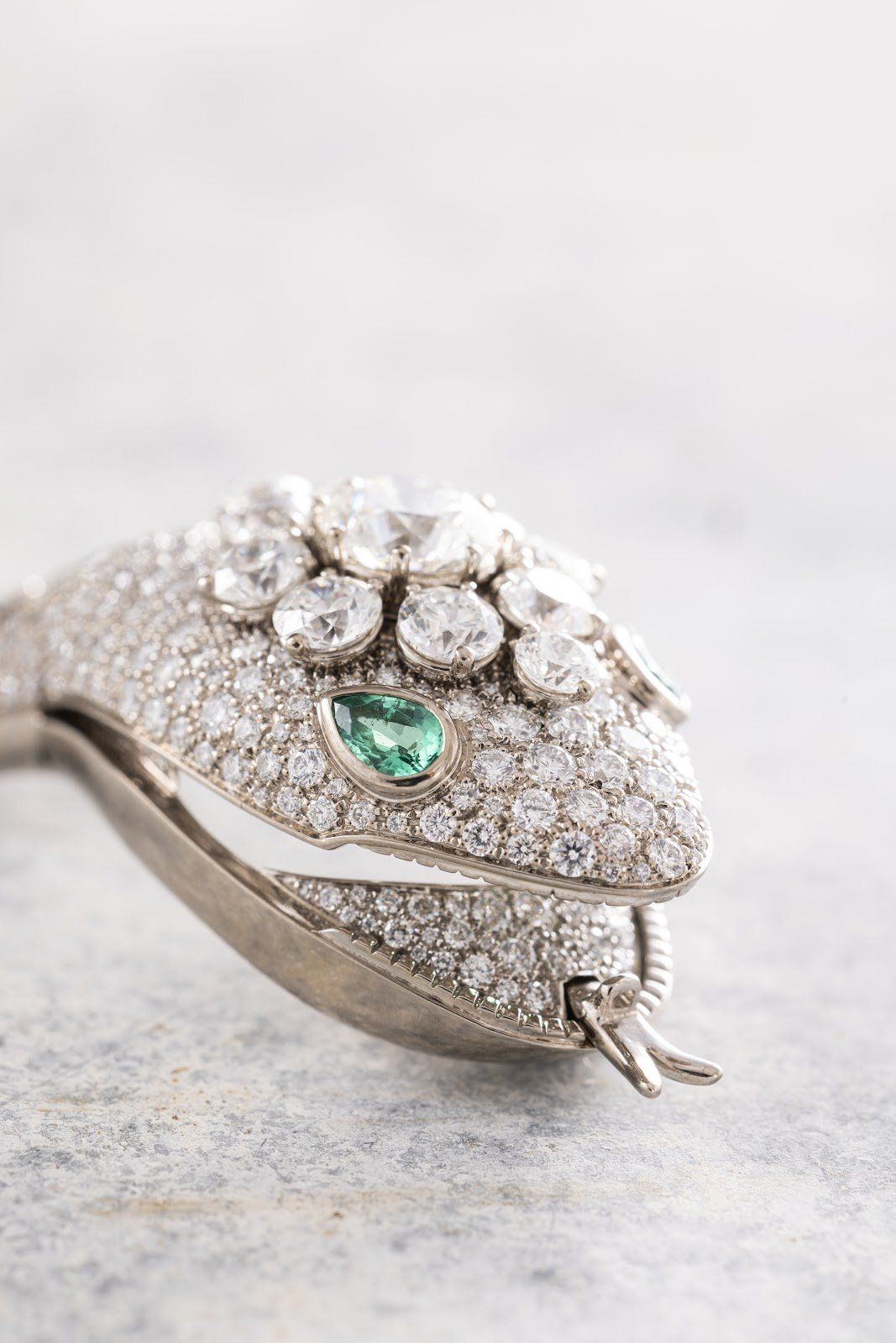 A flick of the serpent’s tongue reveals the dazzling diamond dial.