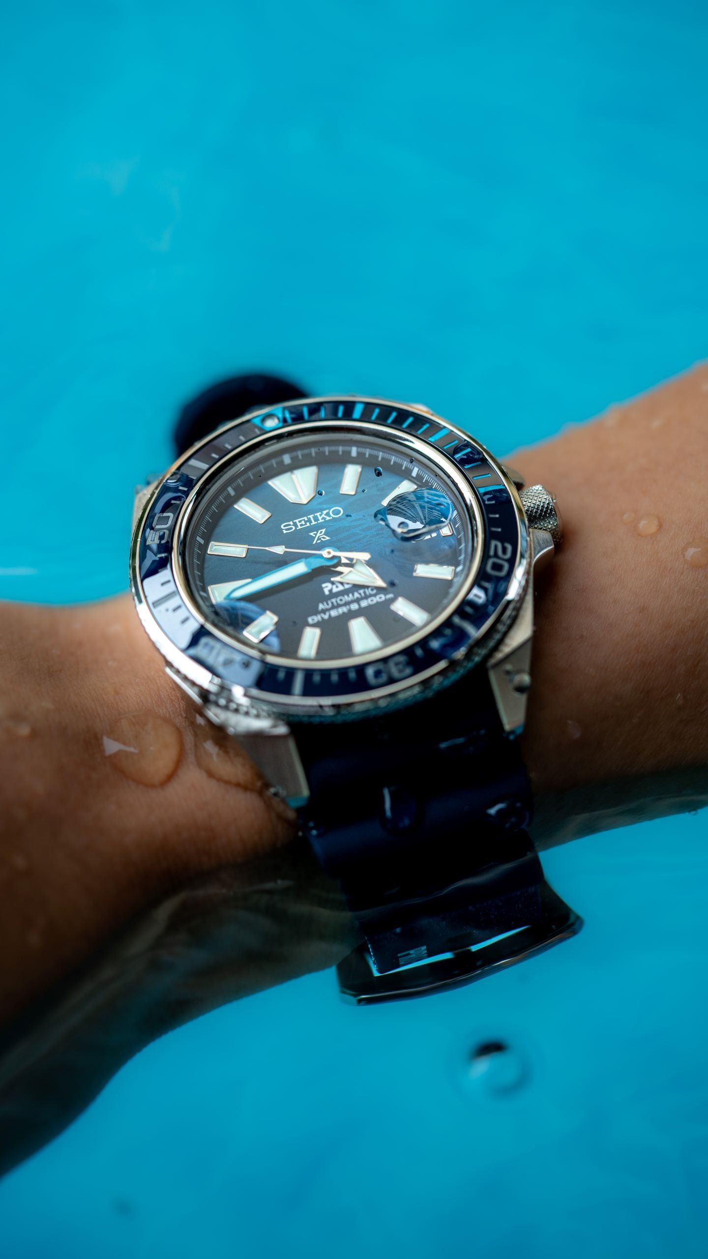 Unidirectional rotating bezel and blue dial
