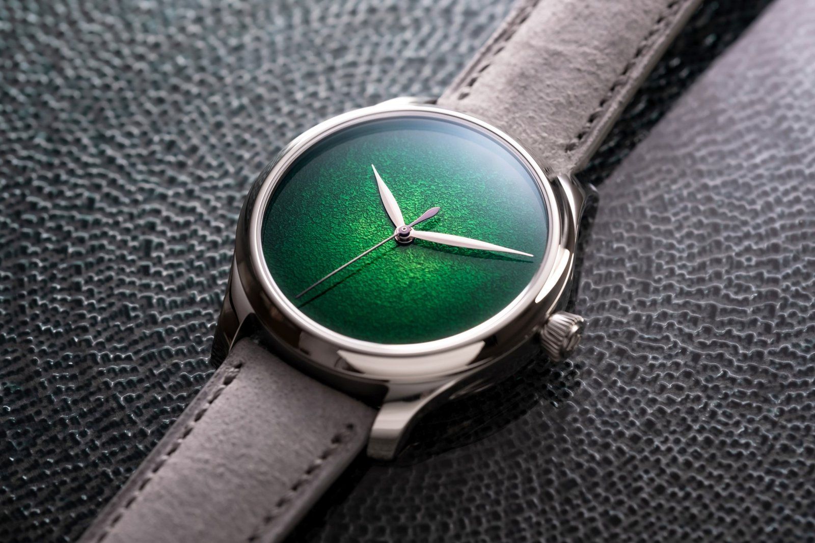Watches And Wonders 2022: H. Moser & Cie- the Endeavour Centre Seconds Concept Lime Green Painting The World Green