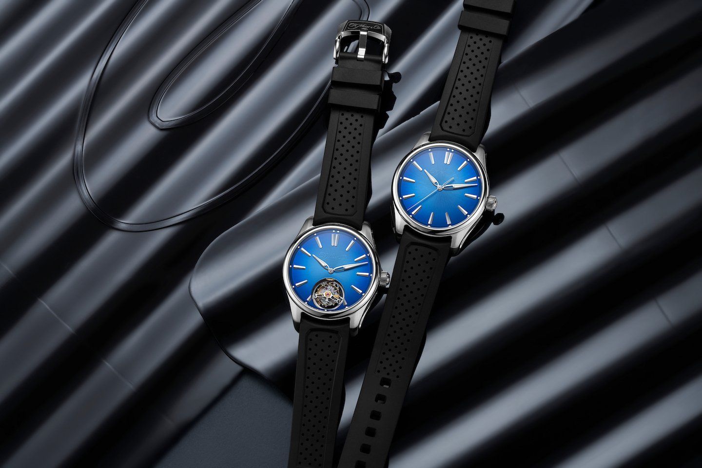 HMoser_3200-1217_Pioneer_Centre_Seconds_Arctic_Blue_40mm__Lifestyle_Duo_with_3804-1208