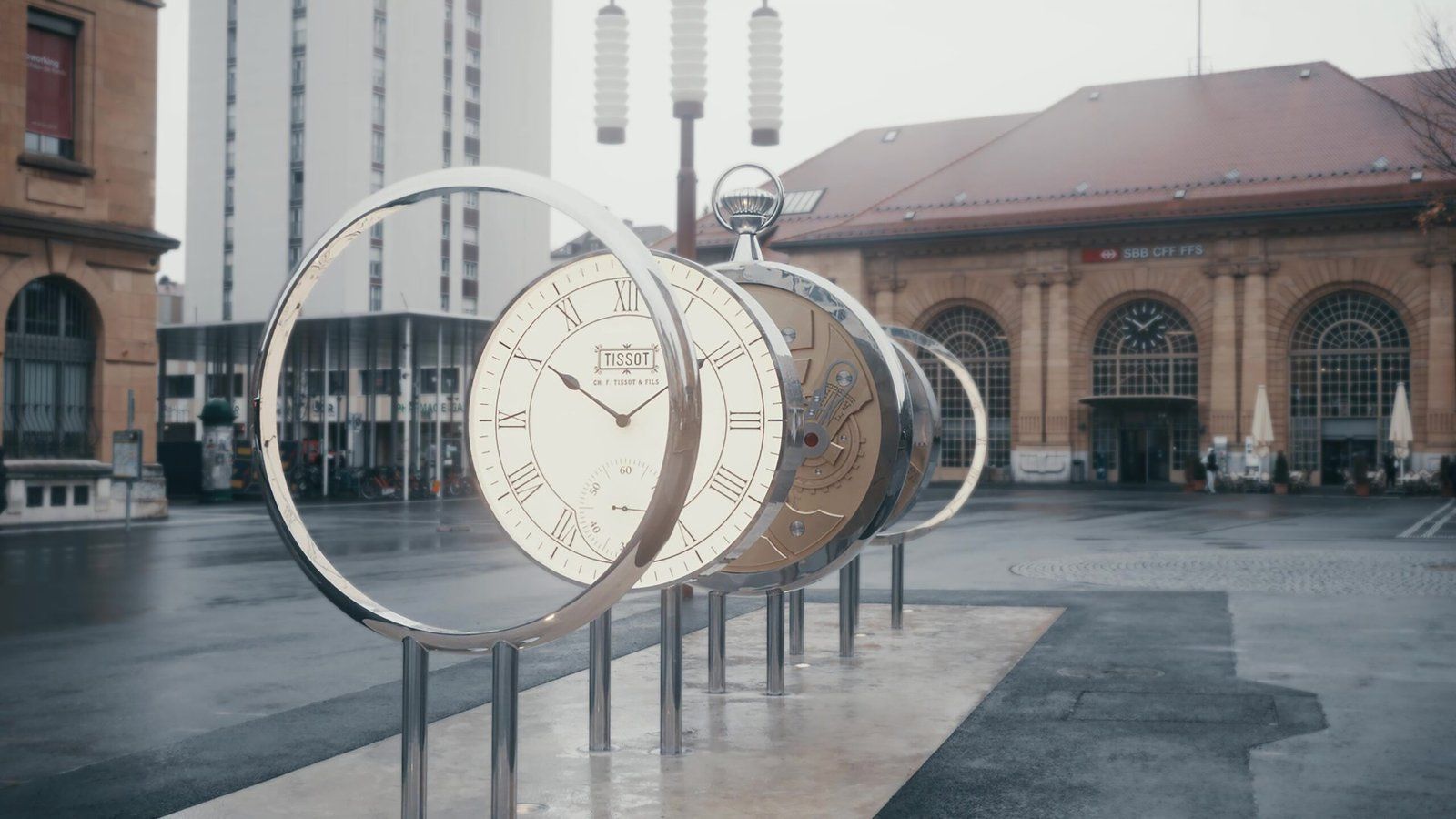 Horloge_Tissot_Place_de_la_Gare_La_Chaux_de_Fonds