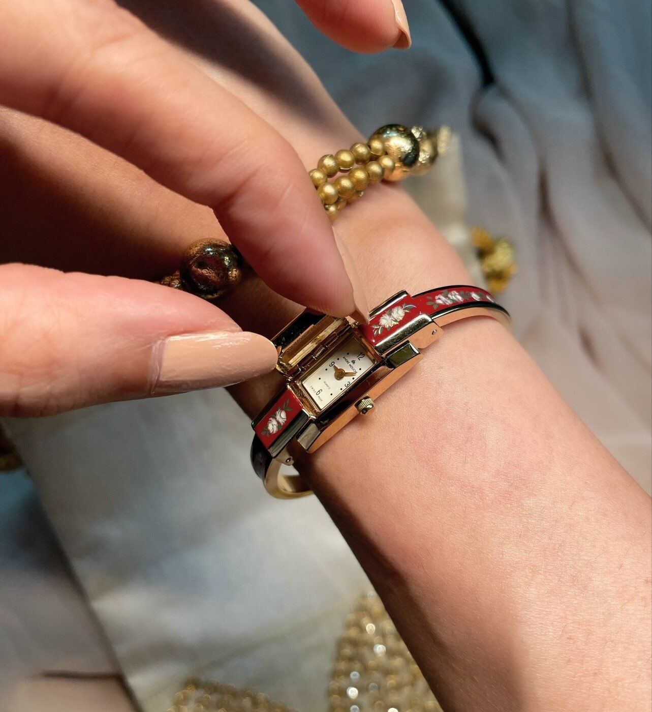 André Mouche: Accessible enamelled jewels for your wrist