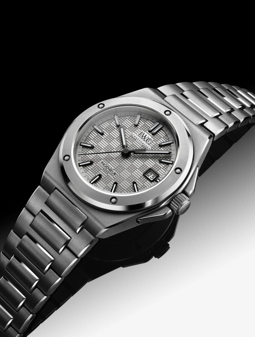 Ingenieur Automatic 40, Reference: IW328904 in Titanium
