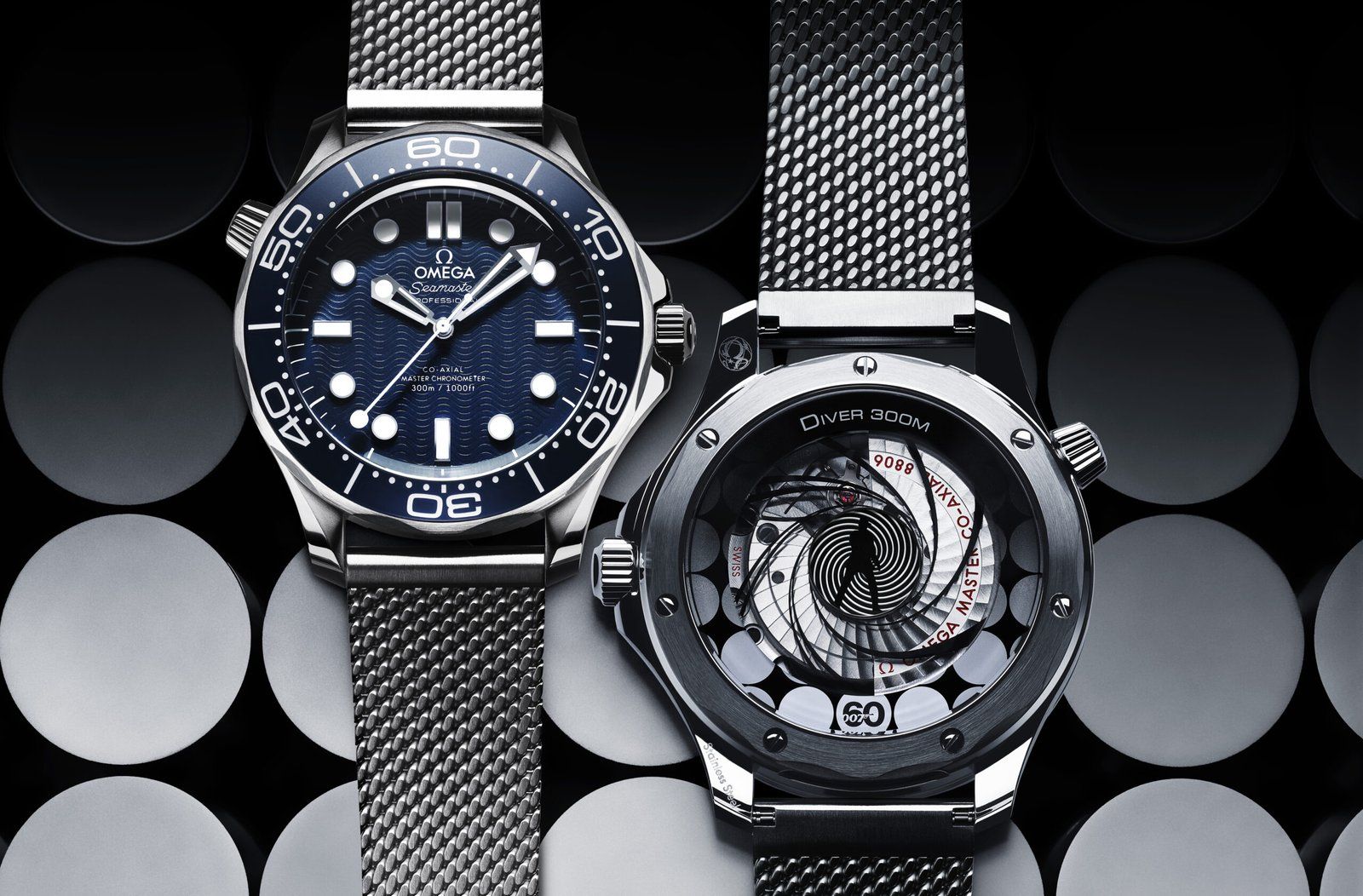 OMEGA_210.30.42.20.03.002_Closeup Duo.jpg