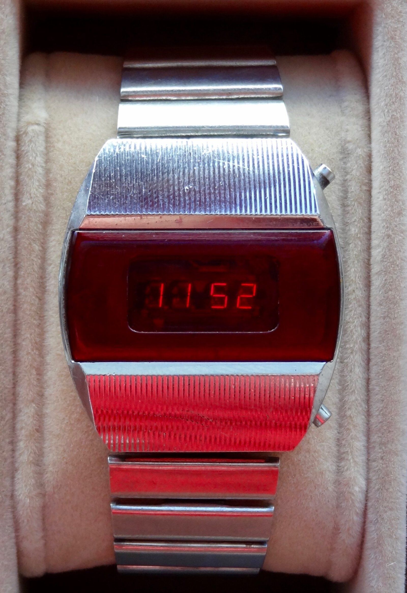 Soviet production LED watch very similar Hamilton Pulsar the Electronika 1 watch (Courtesy: Dashiell Stanford; https://mroatman.wixsite.com/watches-of-the-ussr)