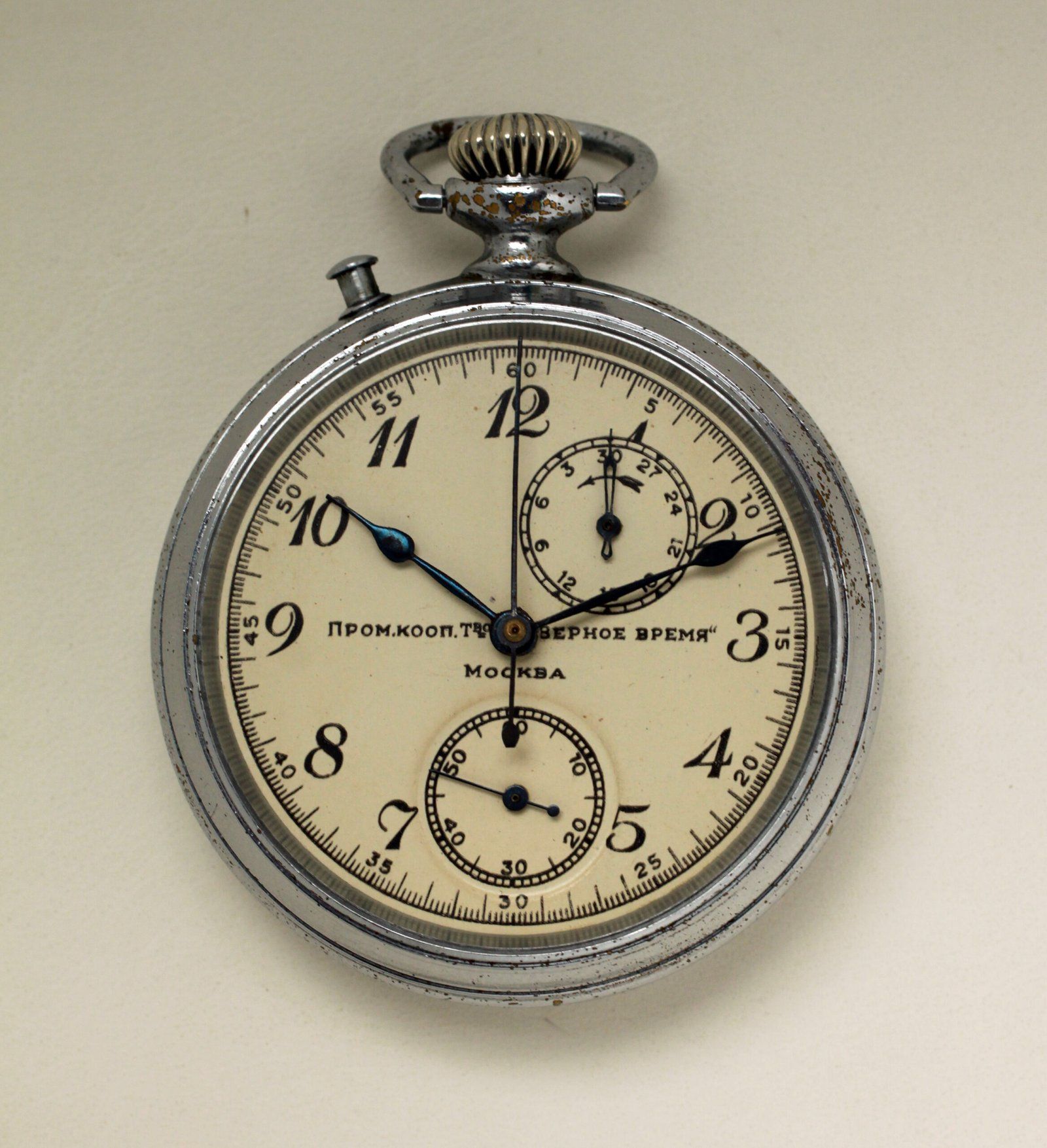 Artel monopusher chronograph ( First chronograph type) (Courtesy: Yuri Kravtsov; Instagram: sovietwatchmuseum)