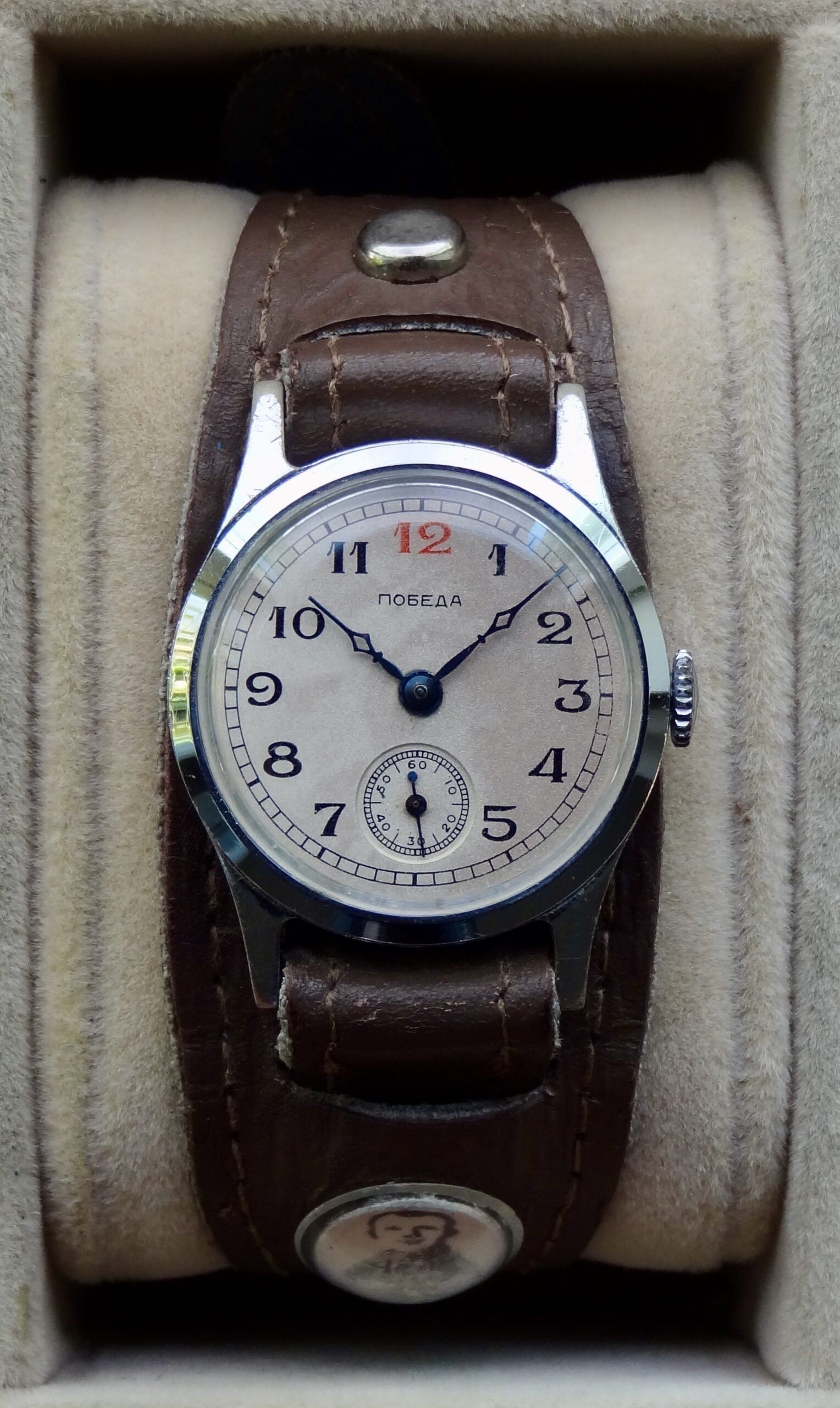 Pobeda wrist watch made in 1MCHZ factory. (Courtesy: Dashiell Stanford; https://mroatman.wixsite.com/watches-of-the-ussr)