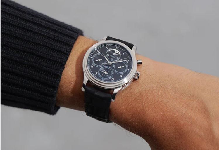 Apple-Watch-S8-2up-hero-220907_Full-Bleed-Image.jpg.large_2x
