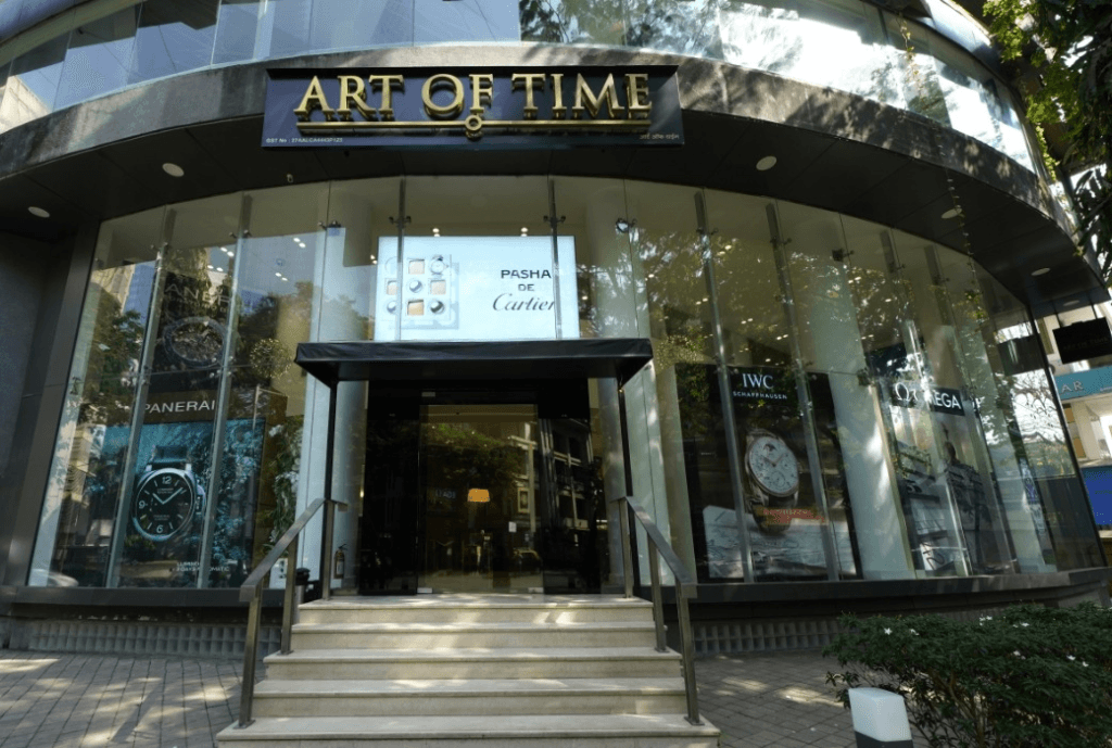 Right Questions To Ask When Entering A Watch Retailer’s Store