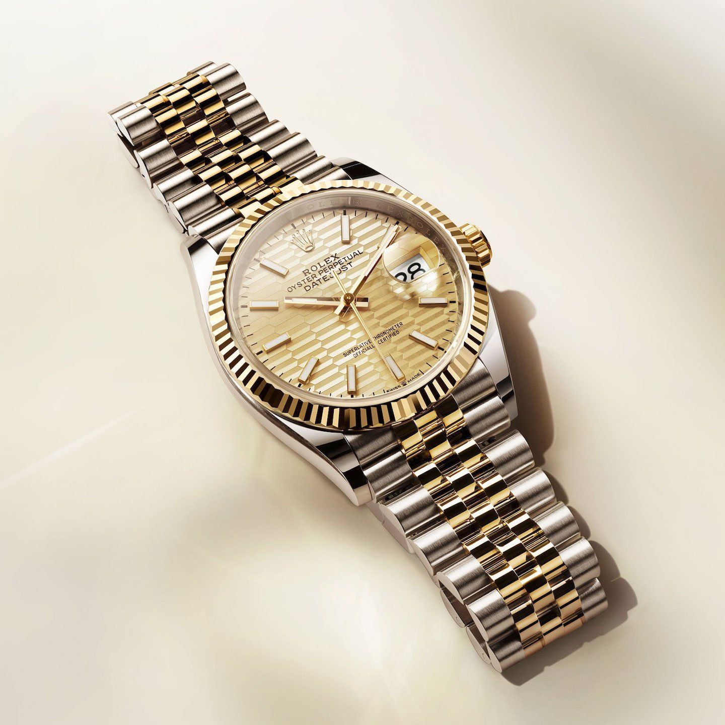 family-page-datejust-roller-02-m126233-0039_2107jva_002