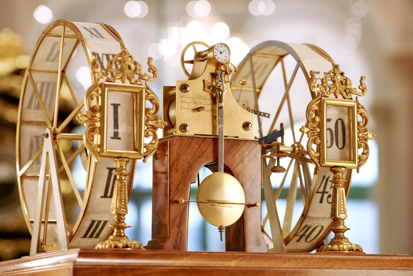 Model of the five-minute clock of the Dresden Semper Opera, made in 1896 by Ludwig Teubner and his journeymen Hugo Leipold and Otto Herrmann on a scale of 1:10. It has been owned by the Mathematics and Physics Salon in Dresden since 1983 and is part of the exhibition there.