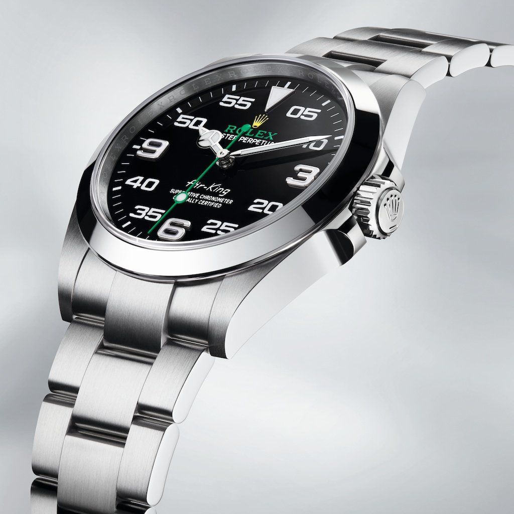 The Air-King 2022 case with crown guards and non-functioning bezel