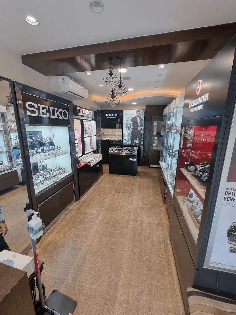 Right Questions To Ask When Entering A Watch Retailer’s Store