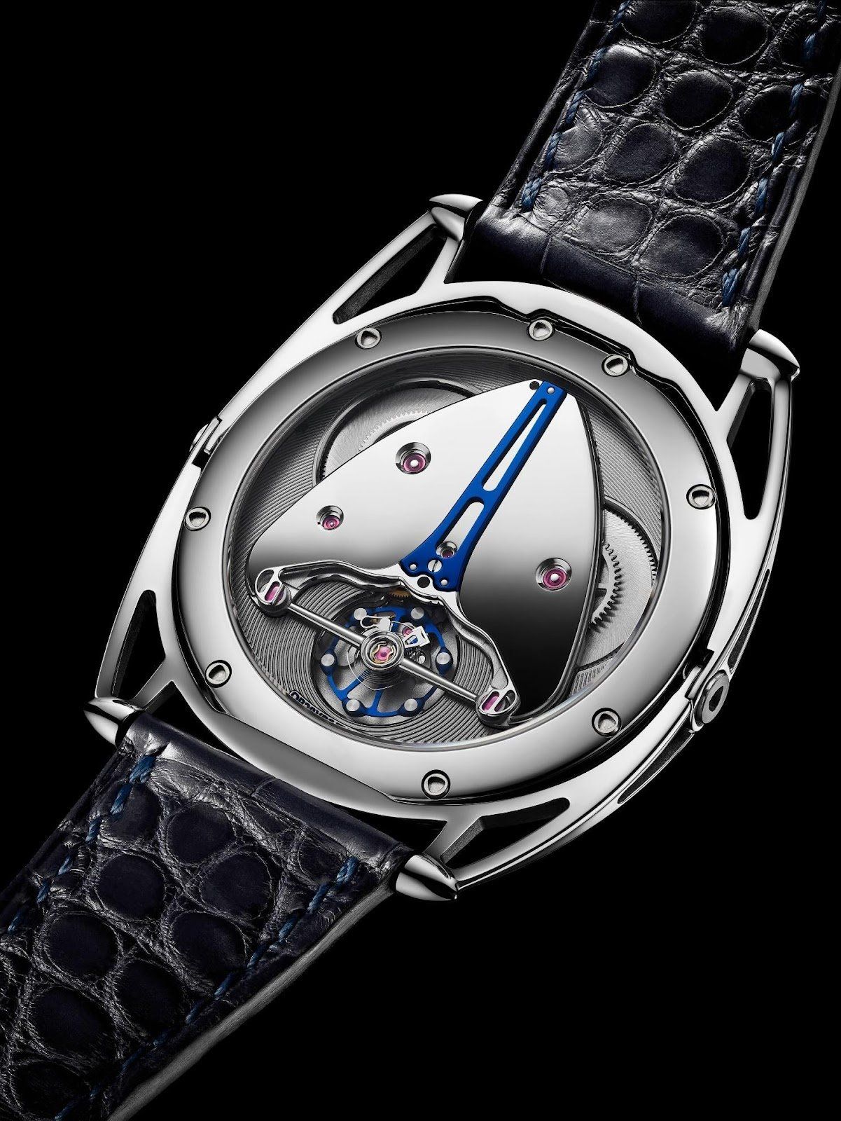 In-house caliber DB2005 powers this timepiece with its hours and minutes display