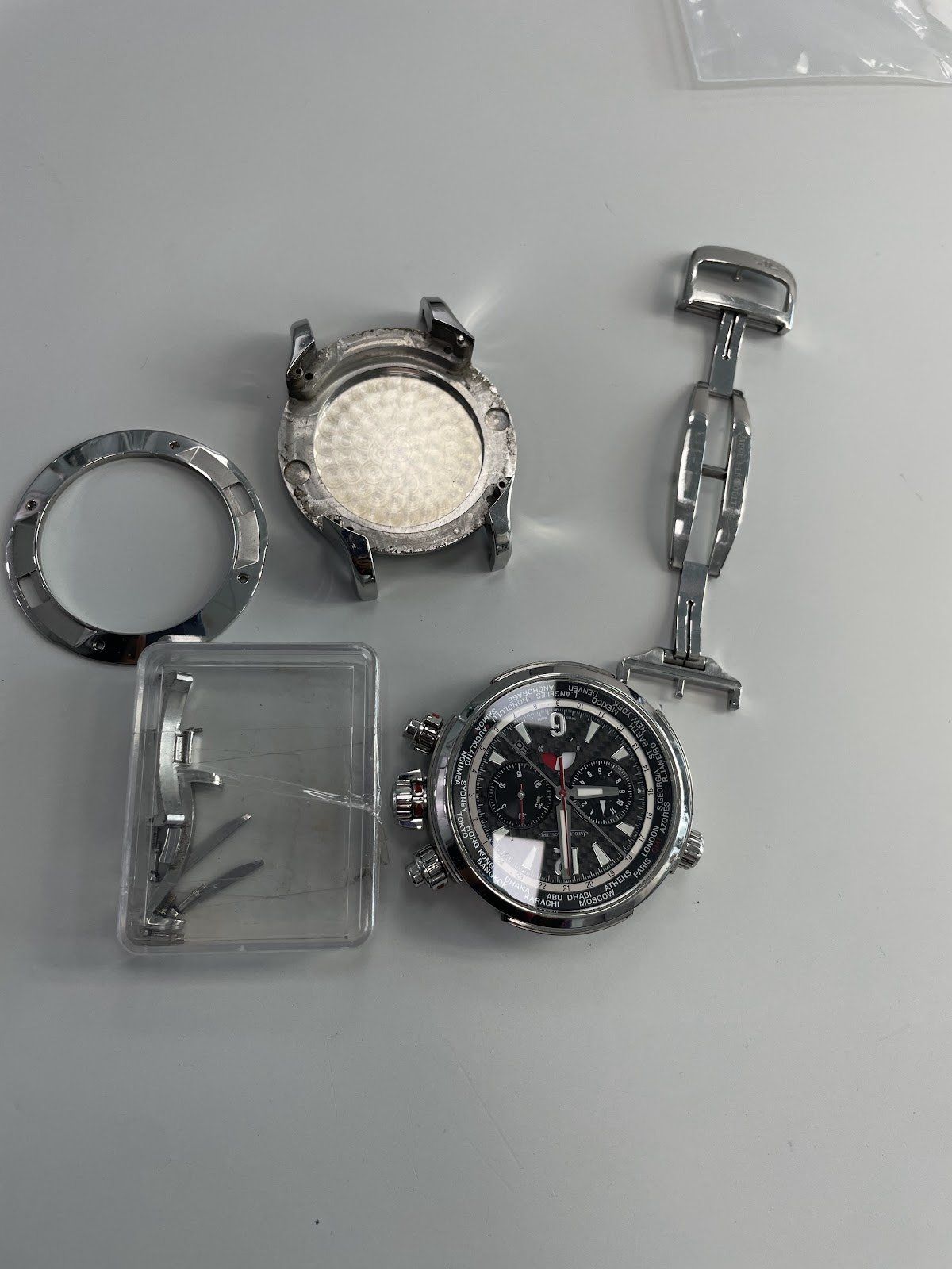 Servicing a Jaeger-LeCoultre Worldtimer