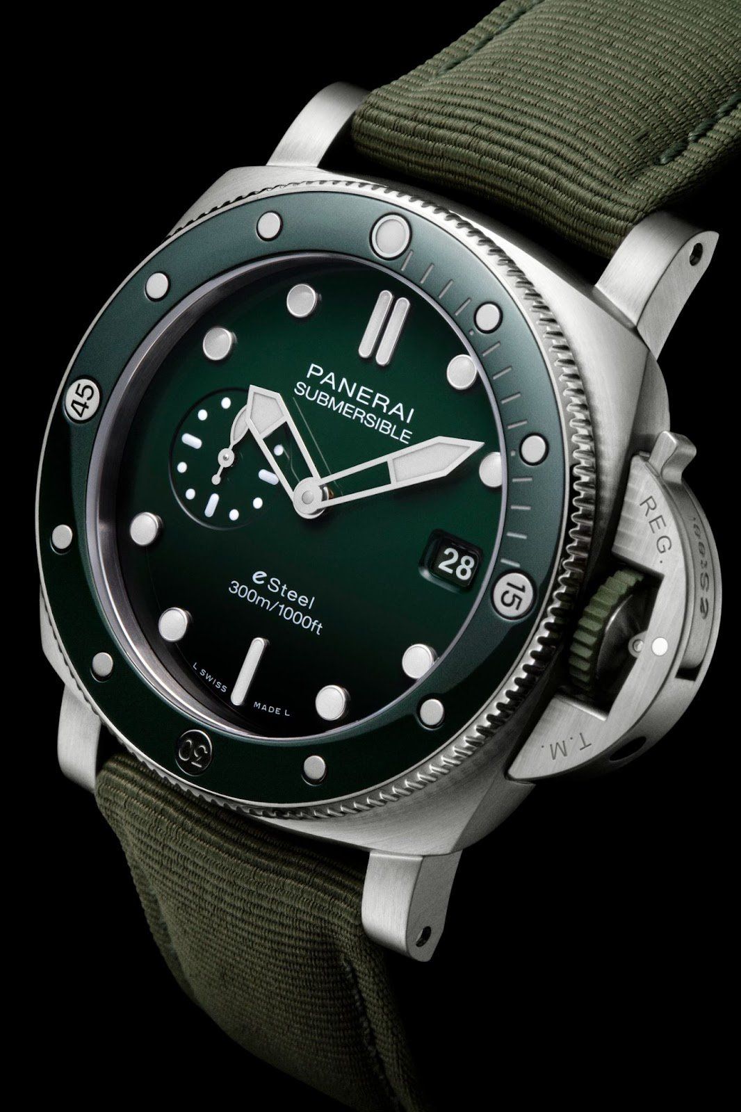 Watches and Wonders 2022 | Submersible QuarantaQuattro eSteelTM Verde Smeraldo