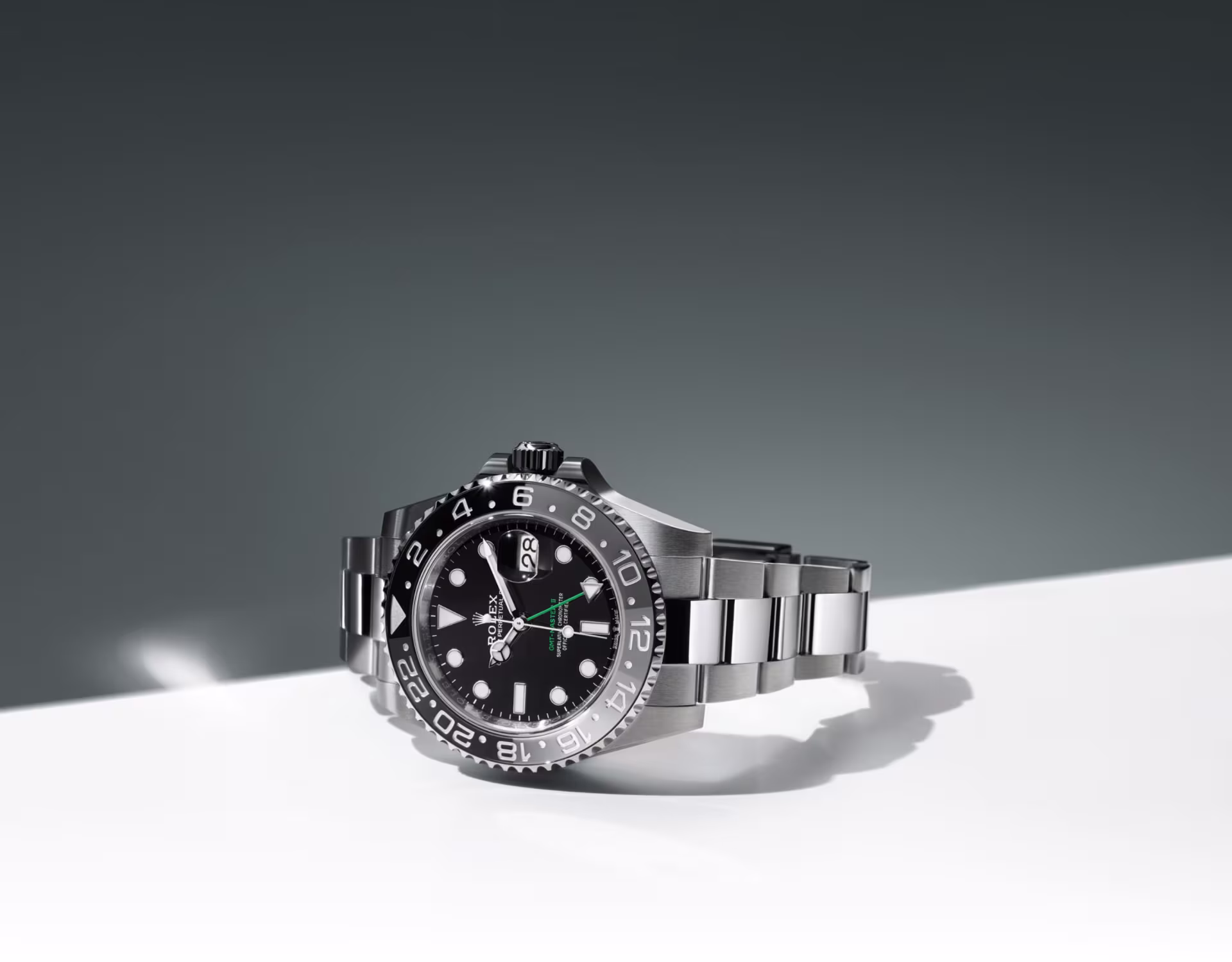 professional-watches-gmt-master-ii-robustness-M126710GRNR-0003_2403jva_002.avif