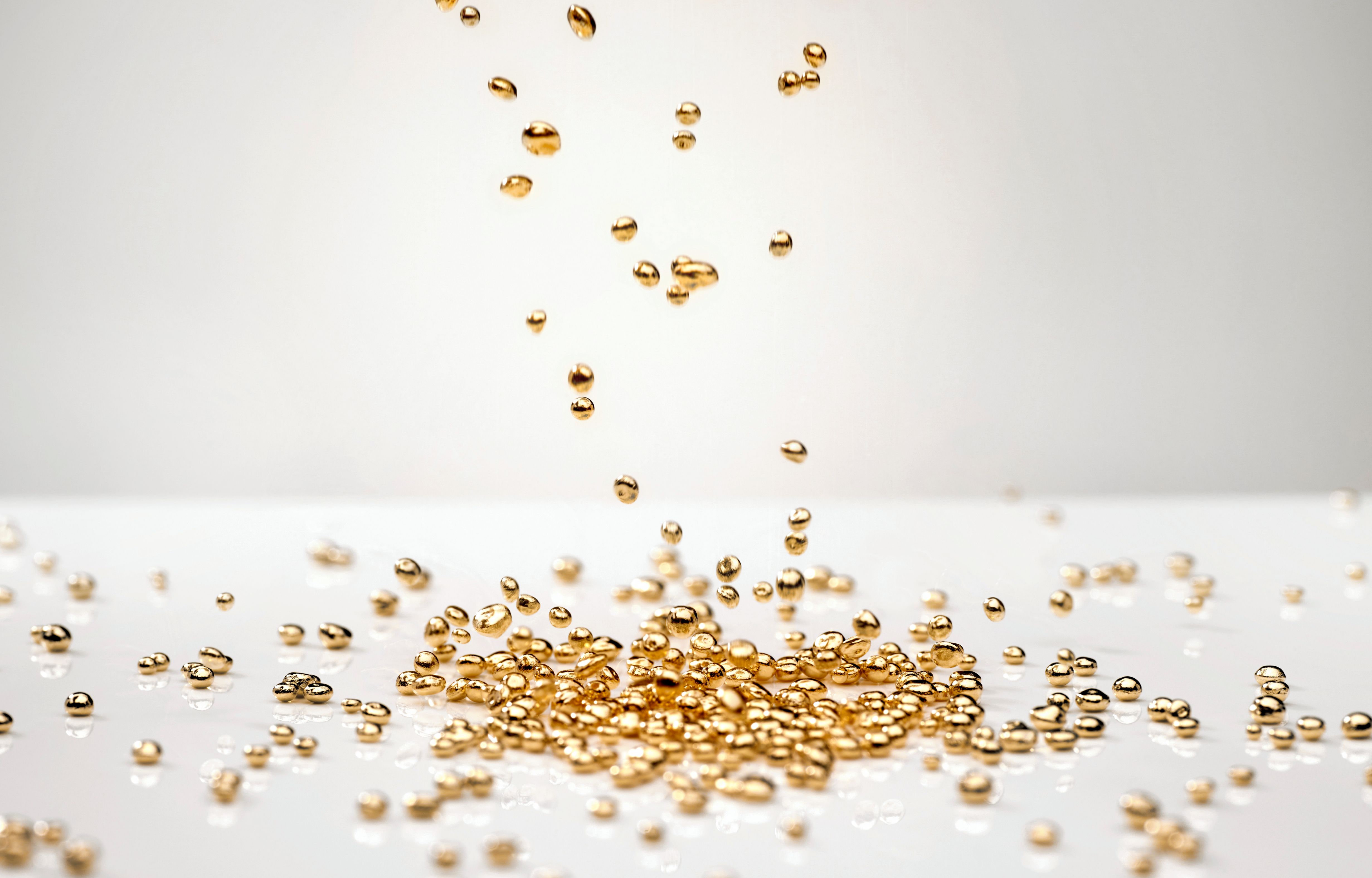 Gold prices surge in 2025 amid global economic uncertainty and inflation